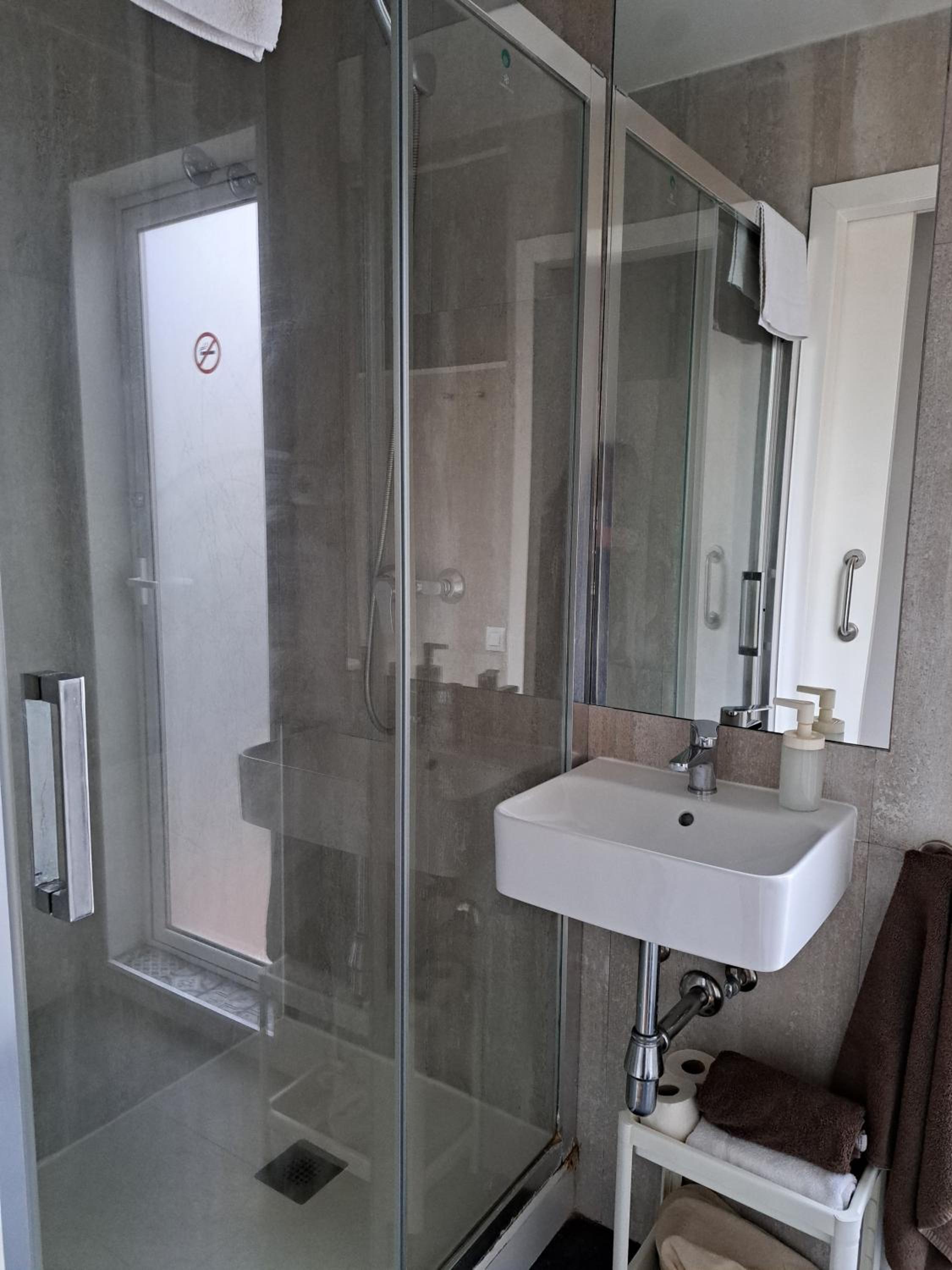 Three-Bedroom Apartment - Mare de Deu del Remei Street, 23  photo 3