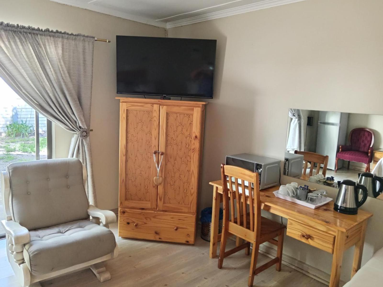 Deluxe Family Suite - Photo 3