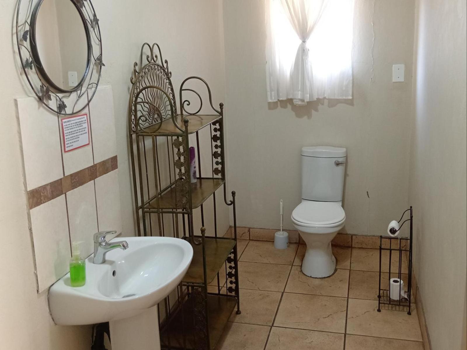 Deluxe Family Suite - Photo 5