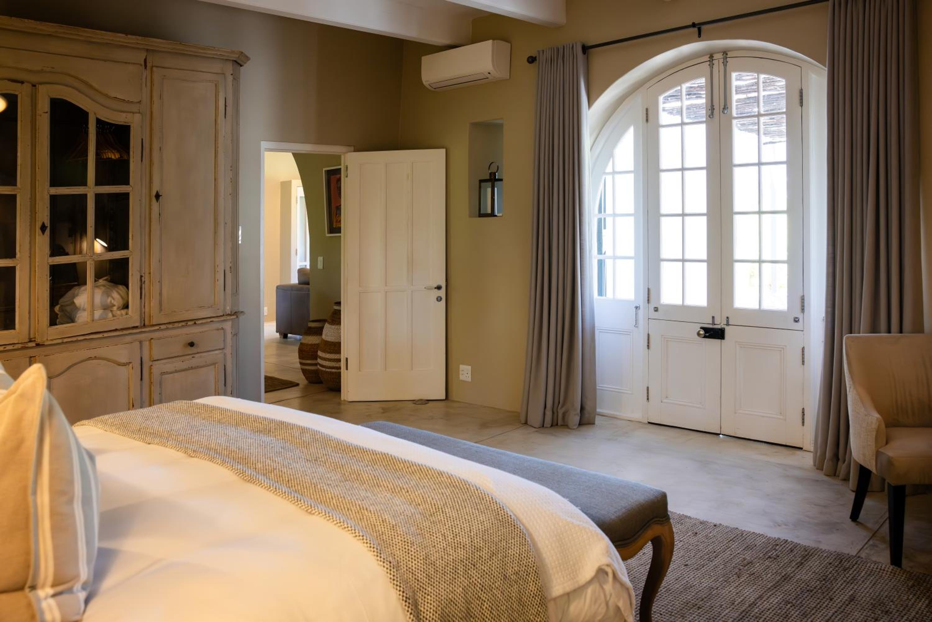Suite with Mountain View - Photo 6