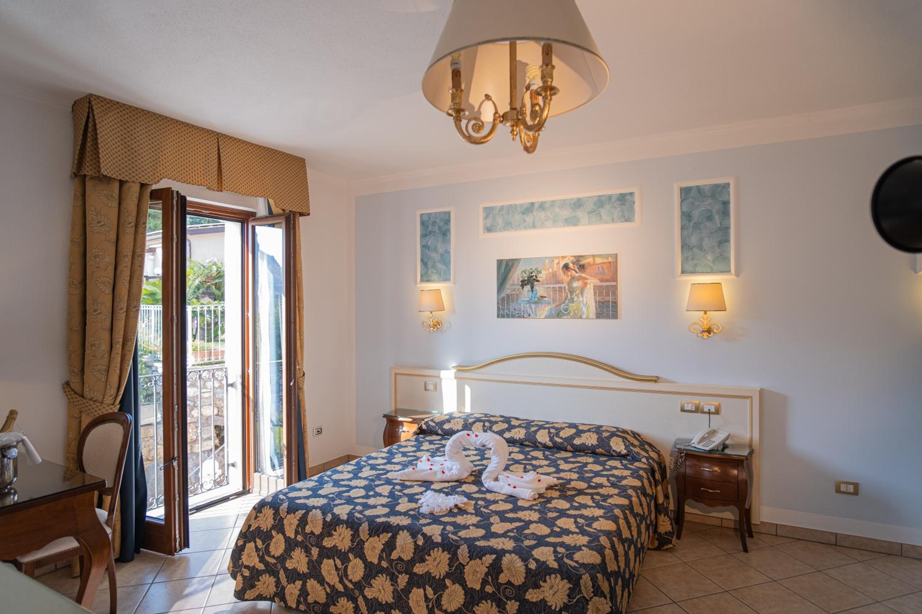 Suite with Terrace - Photo 16
