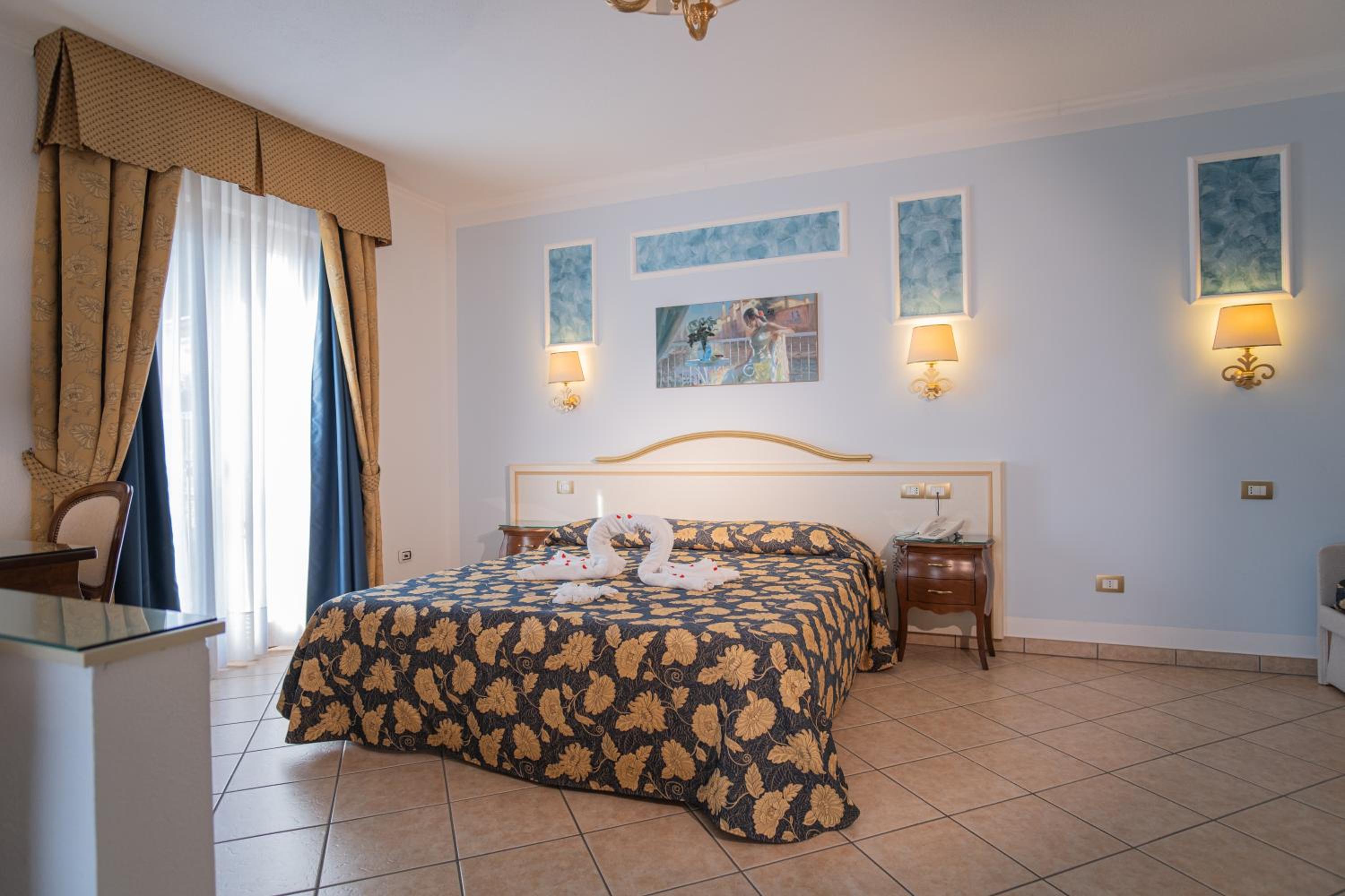 Suite with Terrace - Photo 5