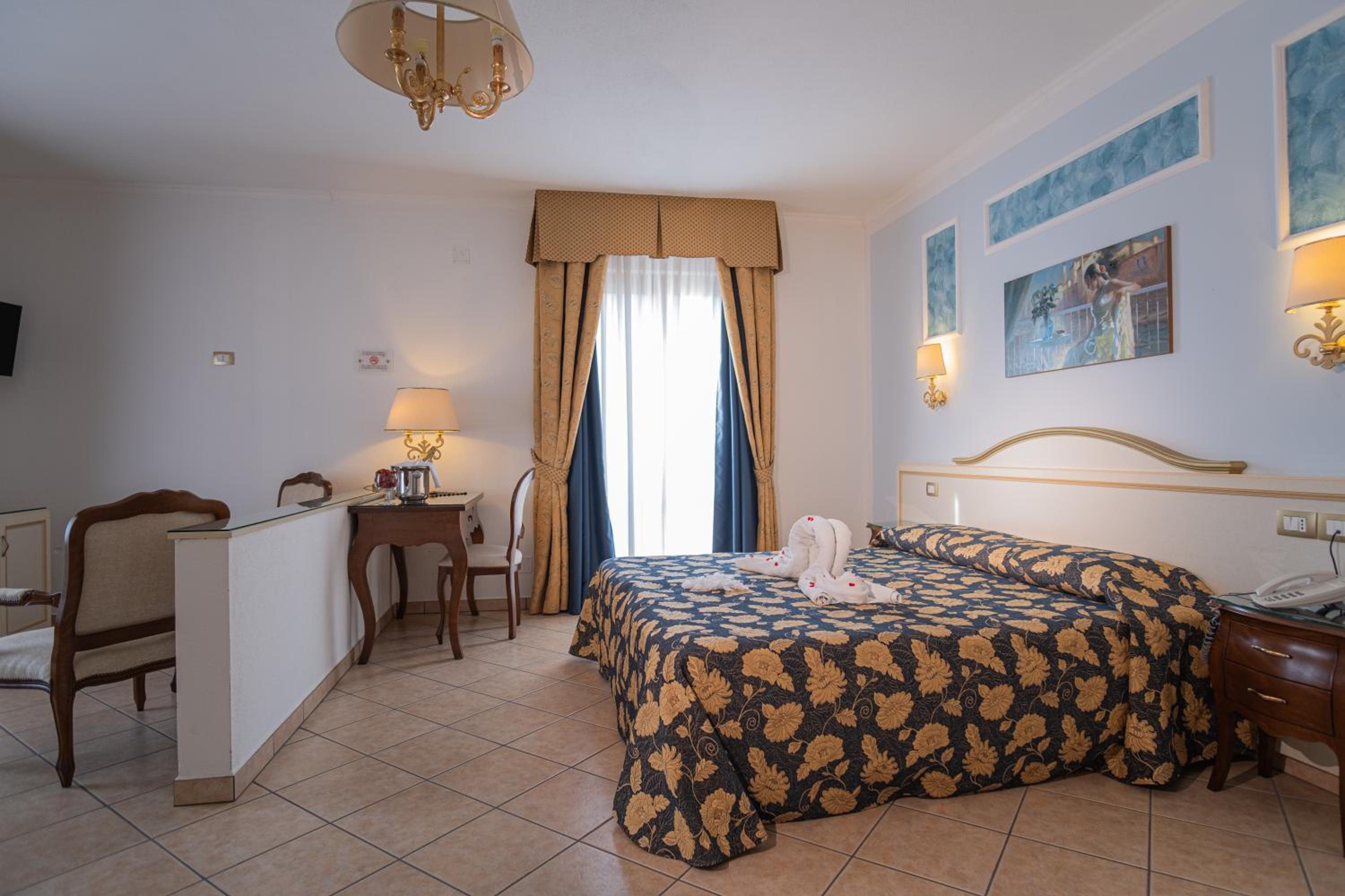 Suite with Terrace - Photo 4