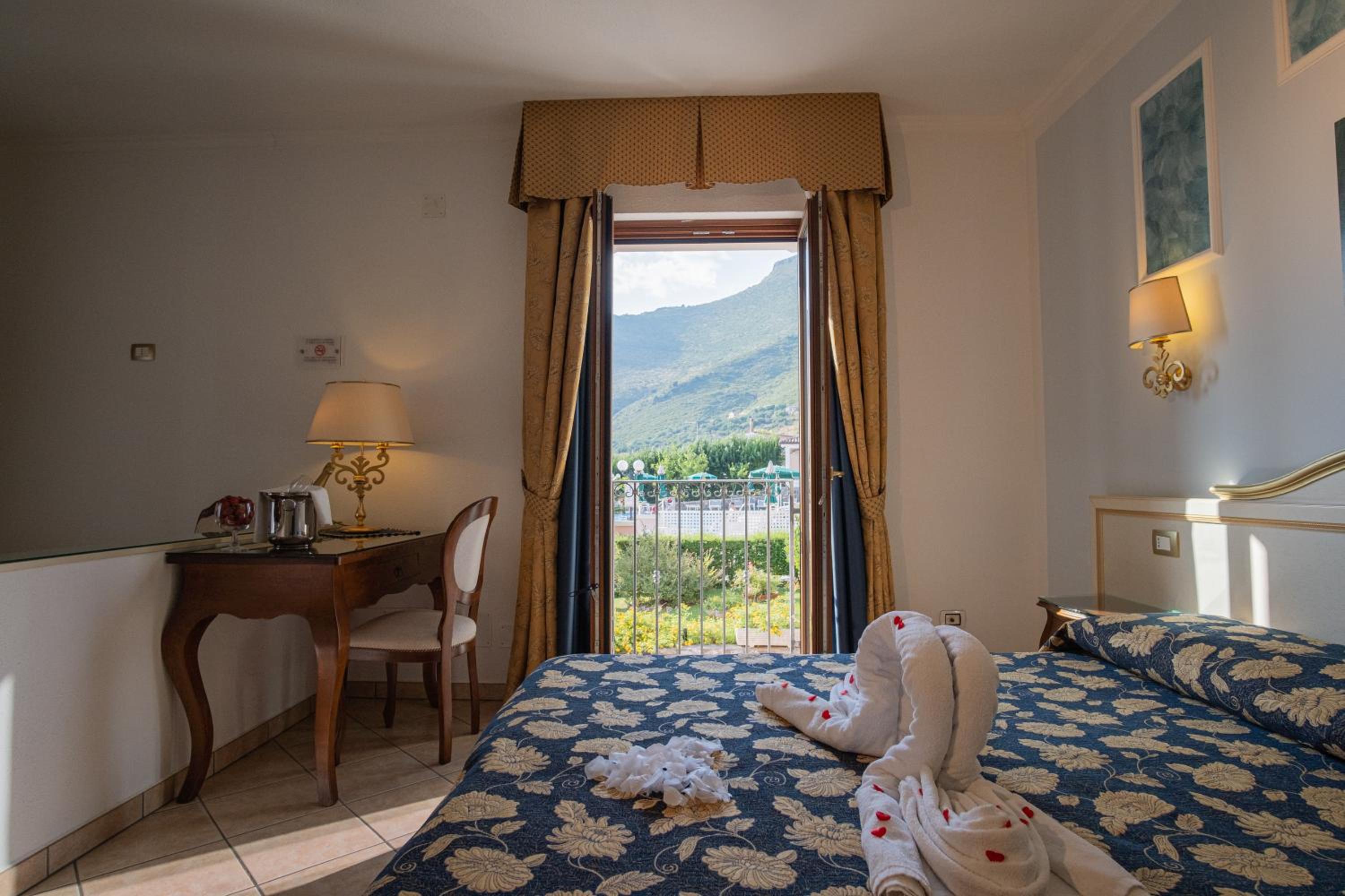 Suite with Terrace - Photo 3