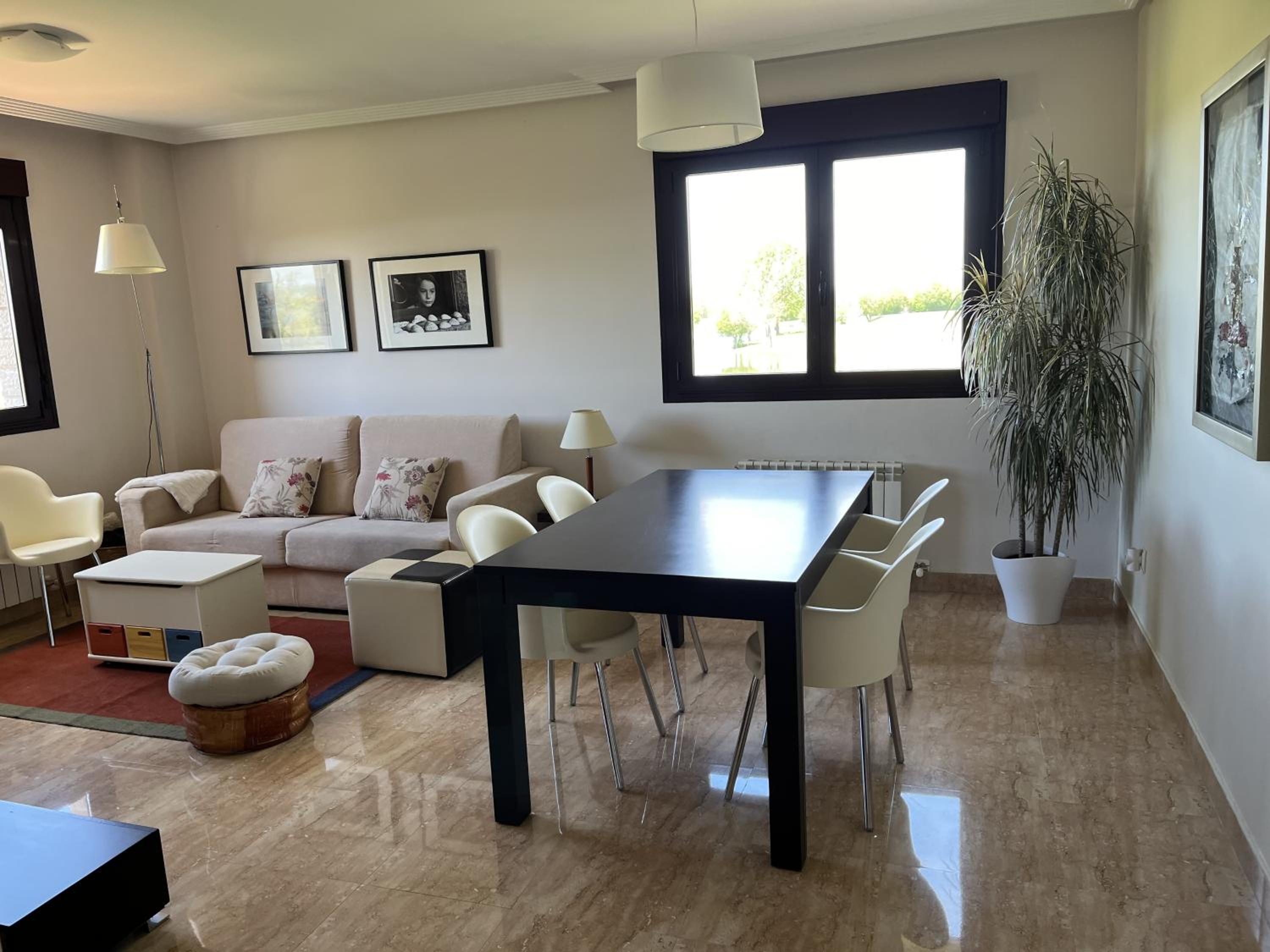 Apartamento de dos habitaciones con vista al lago