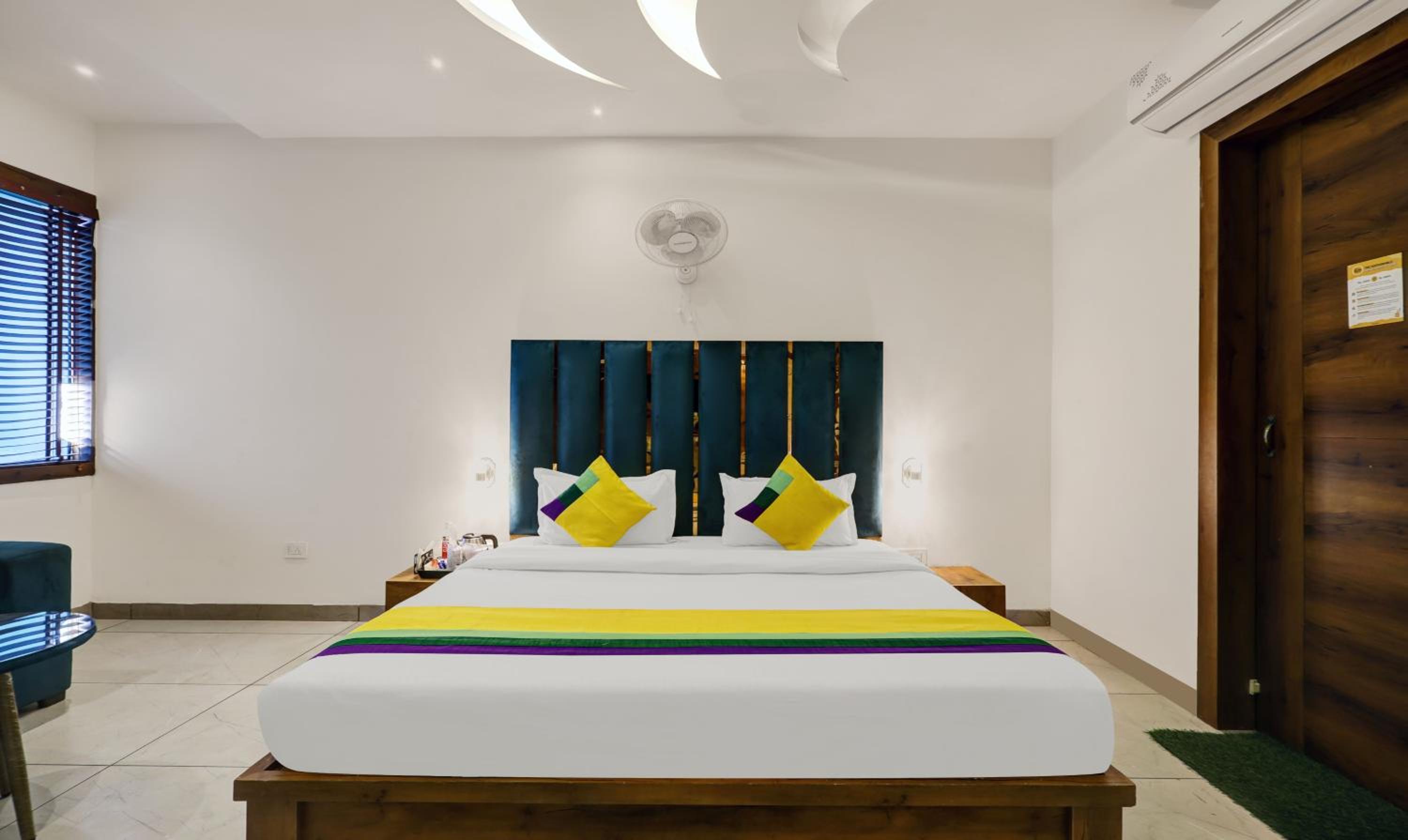 Deluxe Room - Photo 5