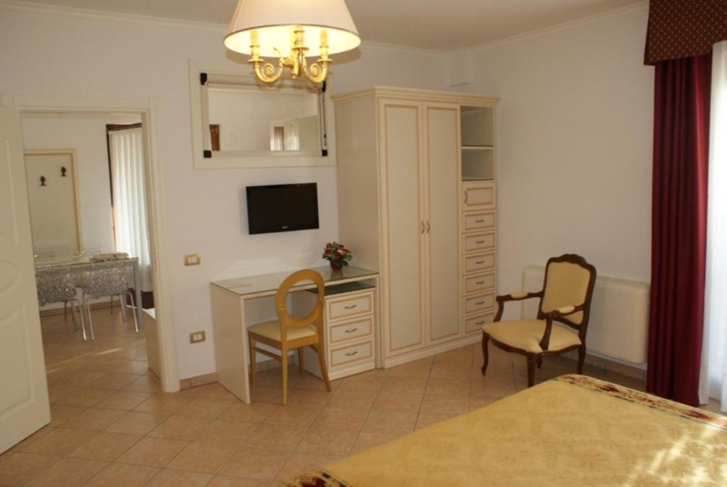 Suite with Terrace (4 Adults) - Photo 6