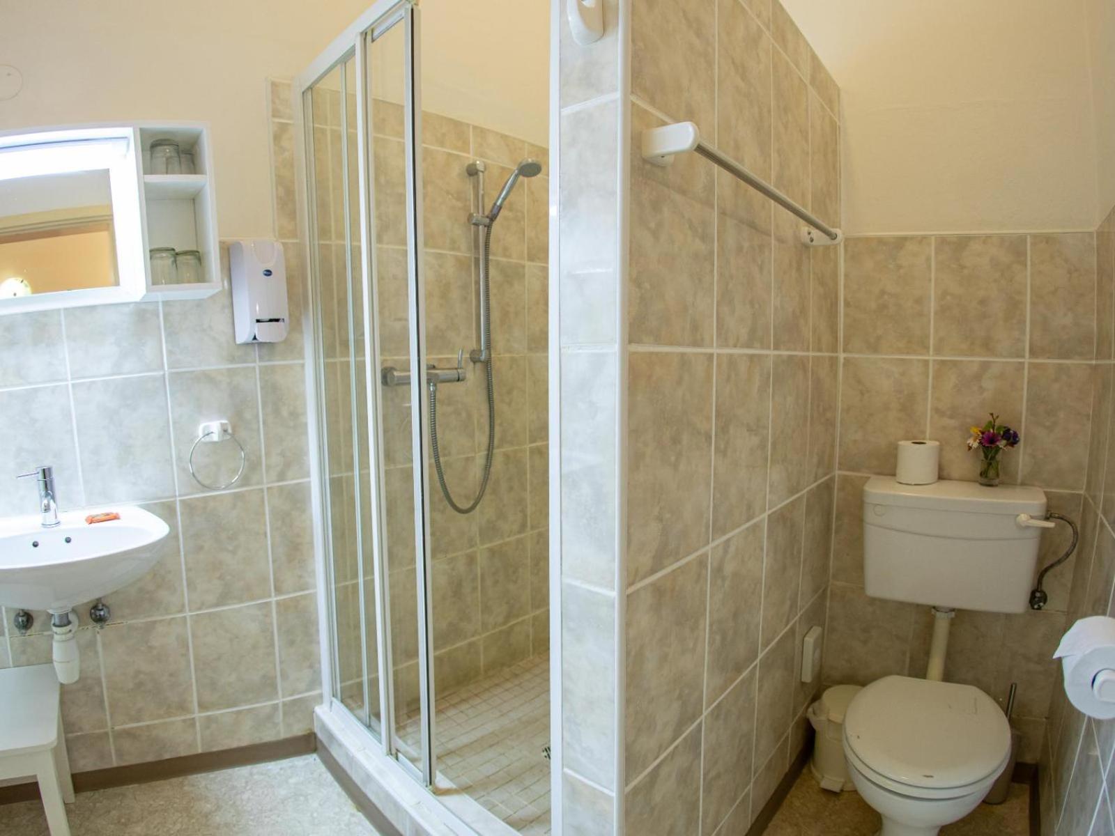  Single Room Ensuite photo 2