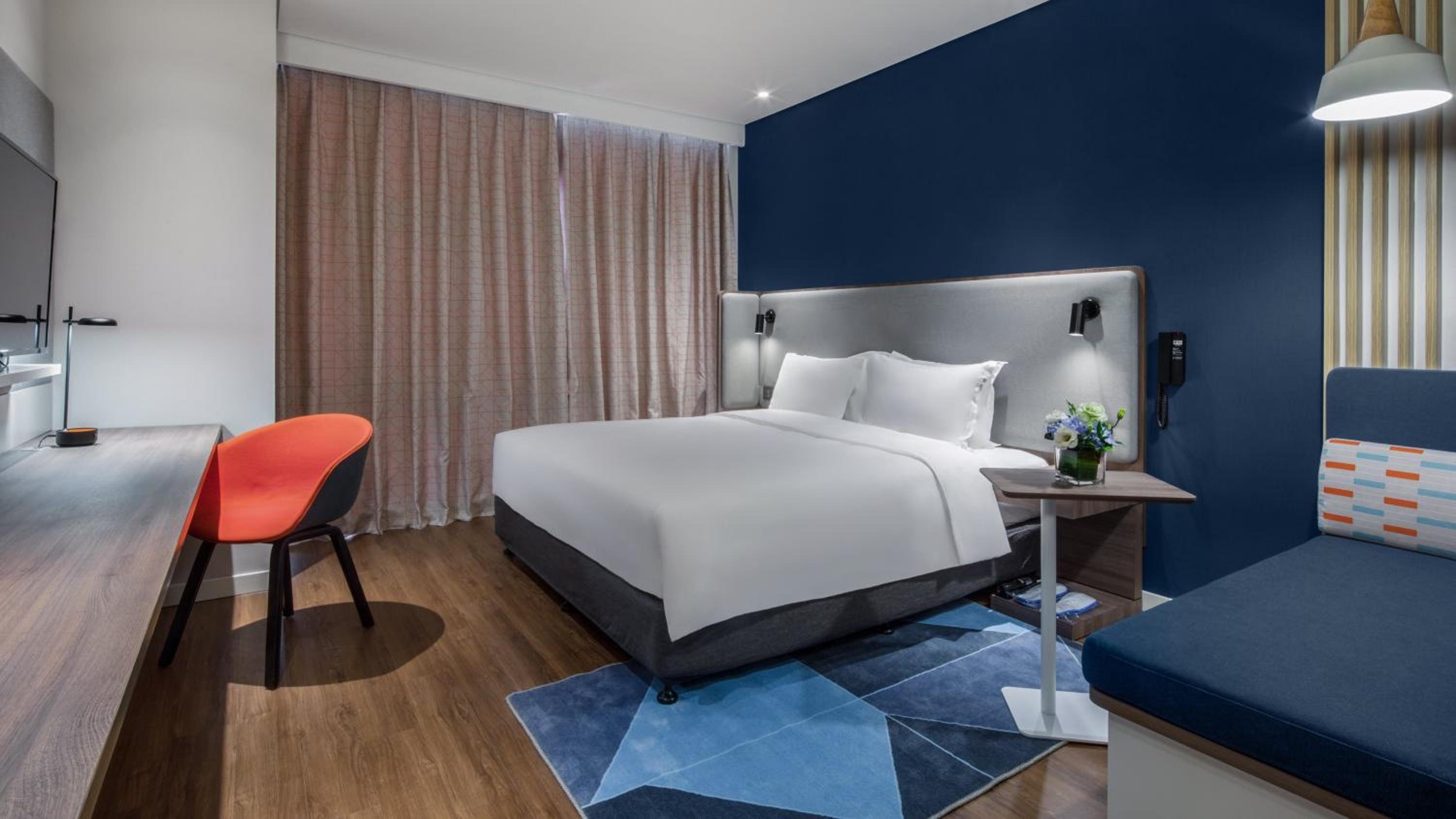 Standard King Room with City View photo 2