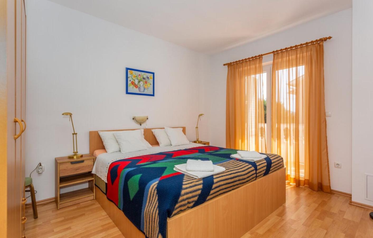 One-Bedroom Apartment with Sea View and Balcony