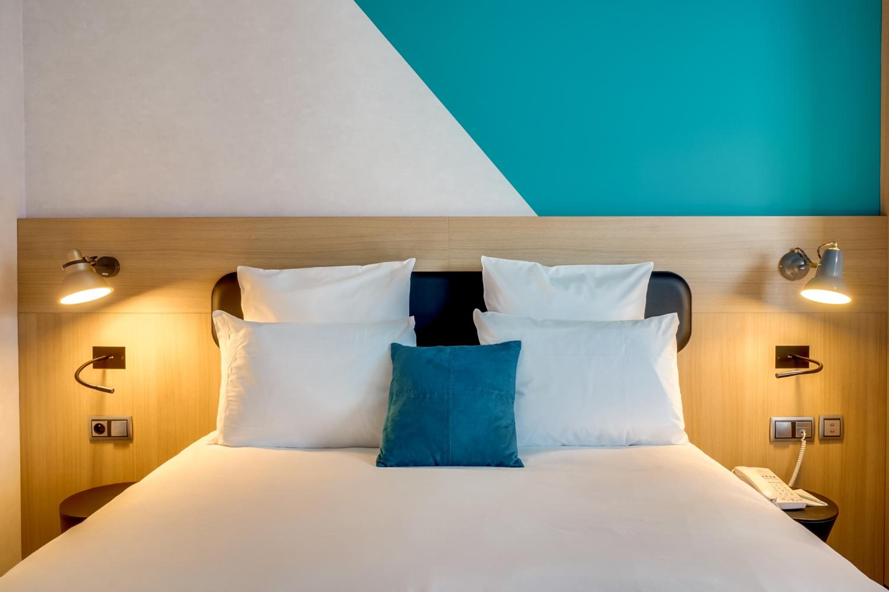 Two non-connecting Double rooms (2 people per room)