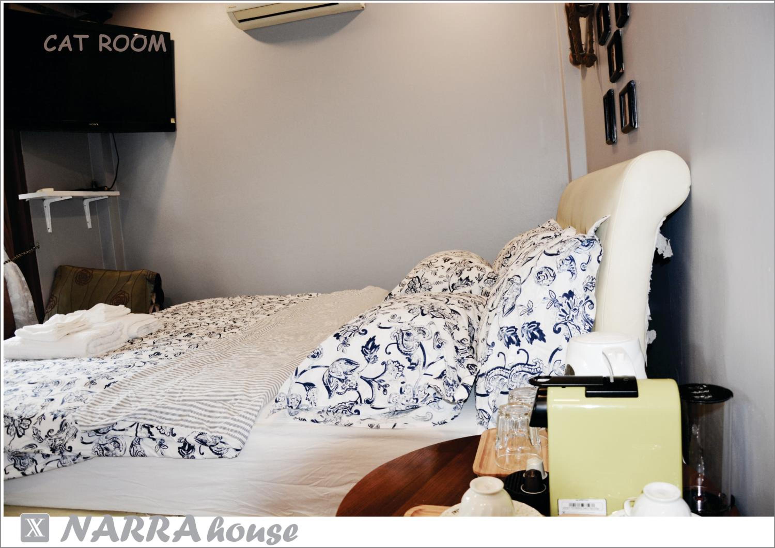 Twin Room with Private Bathroom photo 2