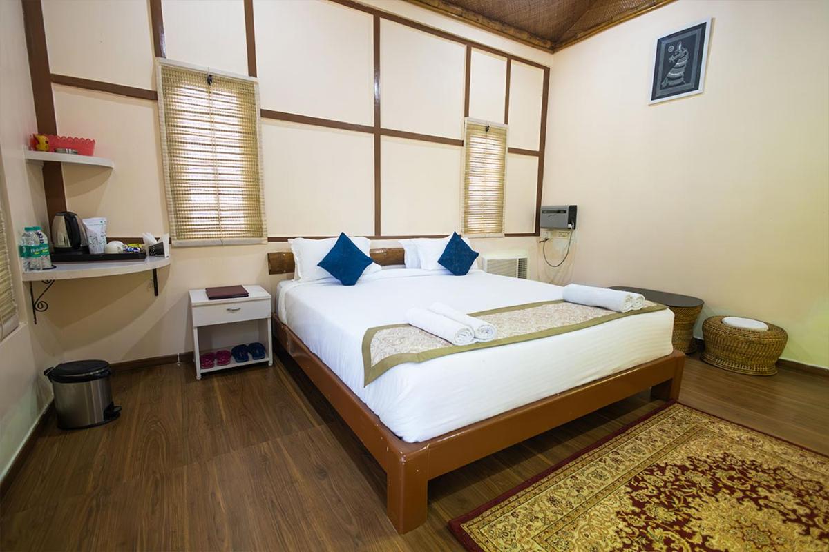 Deluxe Double Room with Balcony photo 3
