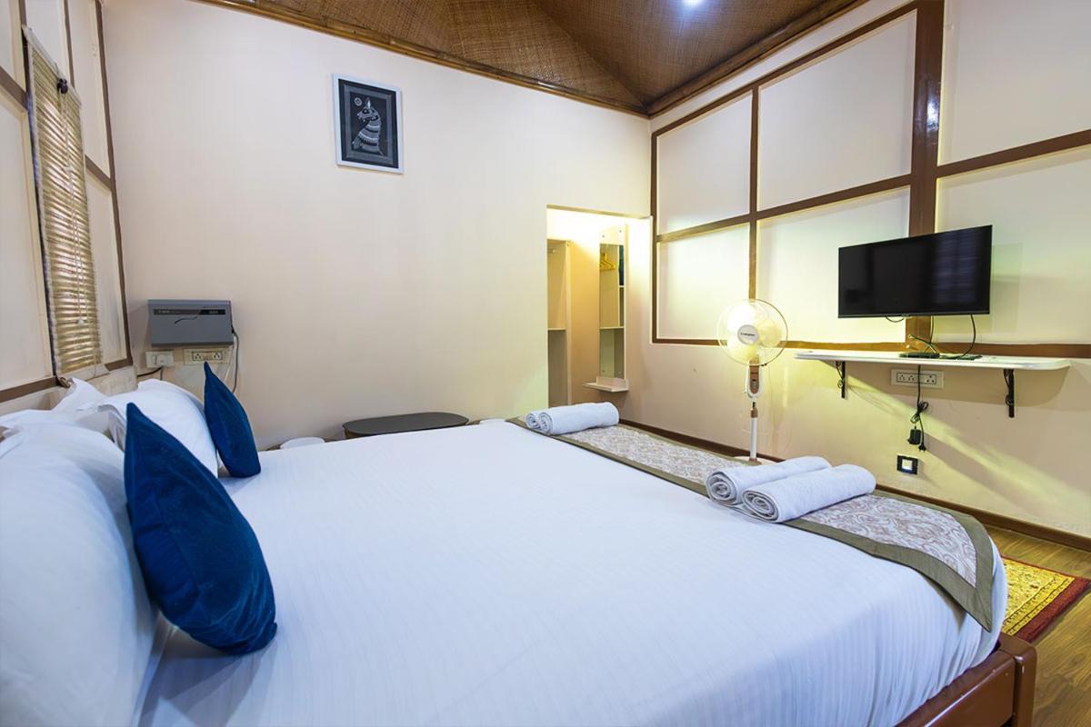Deluxe Double Room with Balcony photo 2