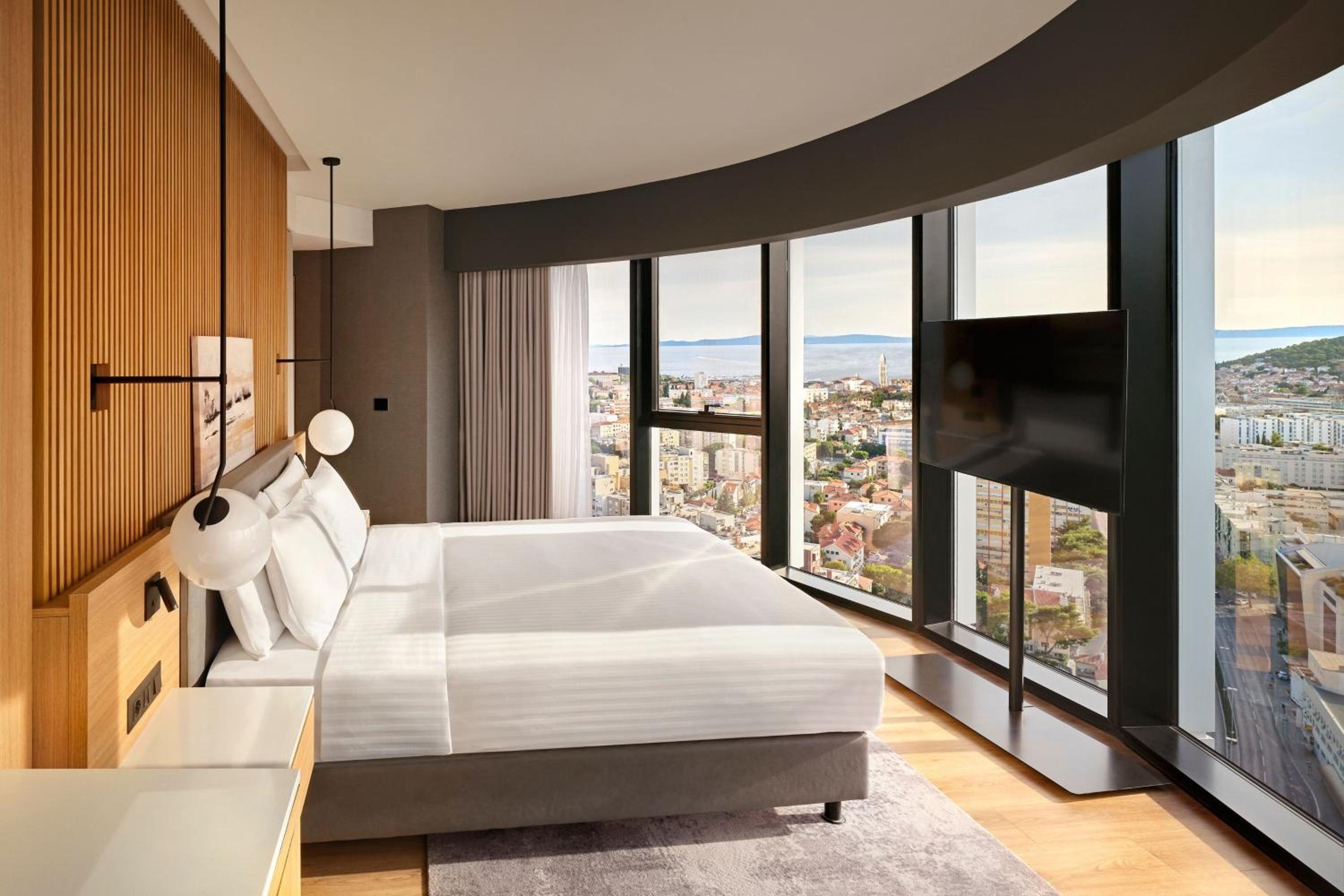 Premium King Room with Sea View - Corner - Photo 1