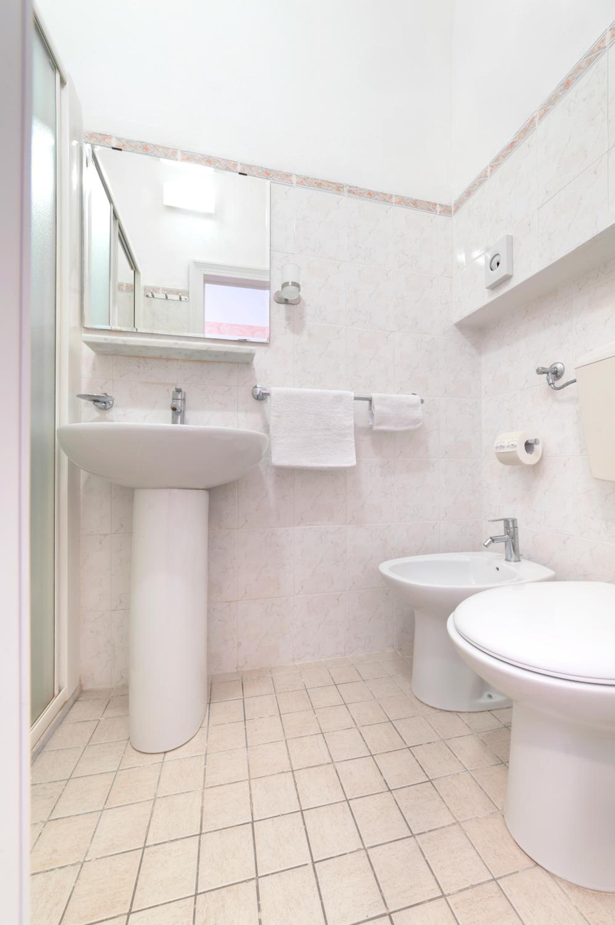 Double or Twin Room with Partial Sea View photo 3