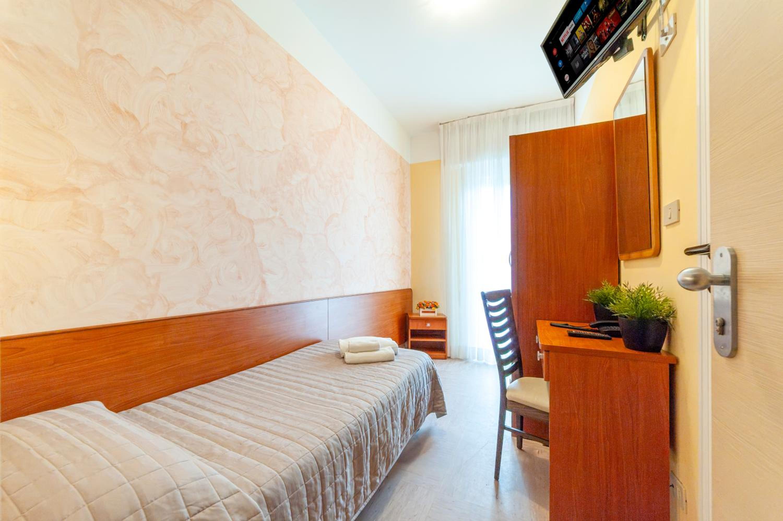 Single Room with Balcony and Partial Sea View photo 1