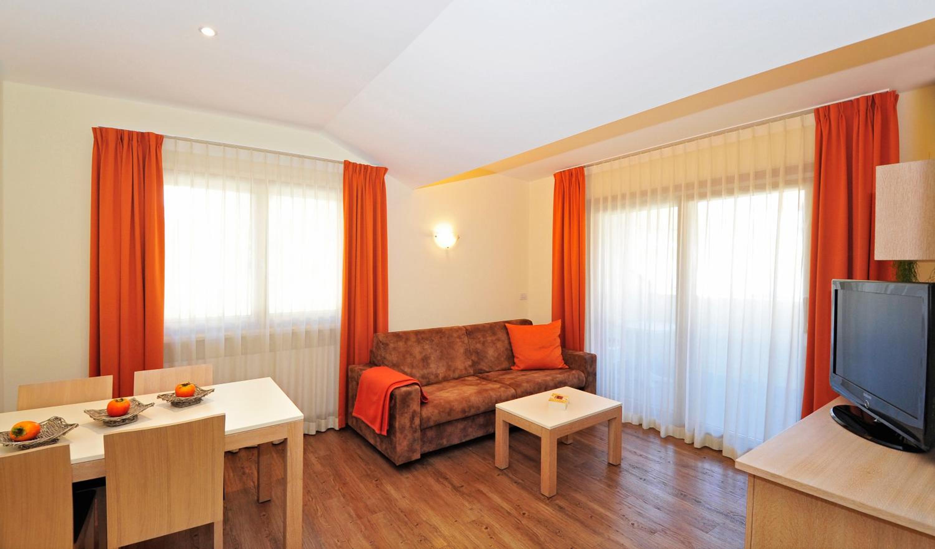 One-Bedroom Apartment and Balcony with East View