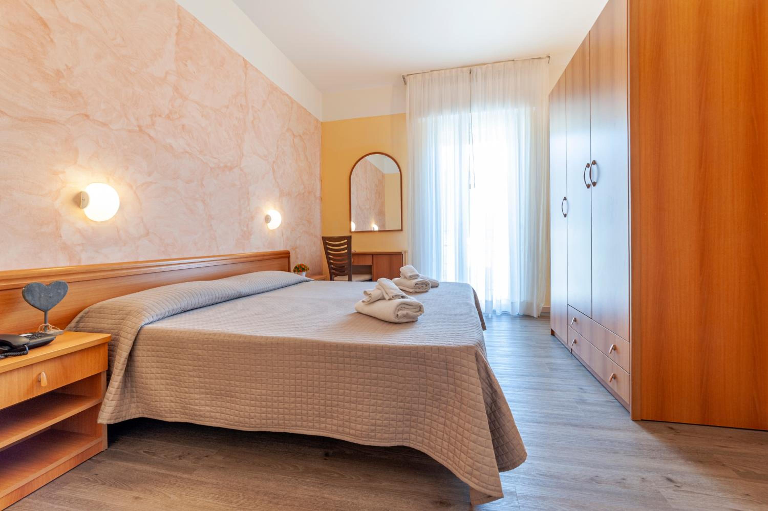 Double or Twin Room with Partial Sea View photo 1