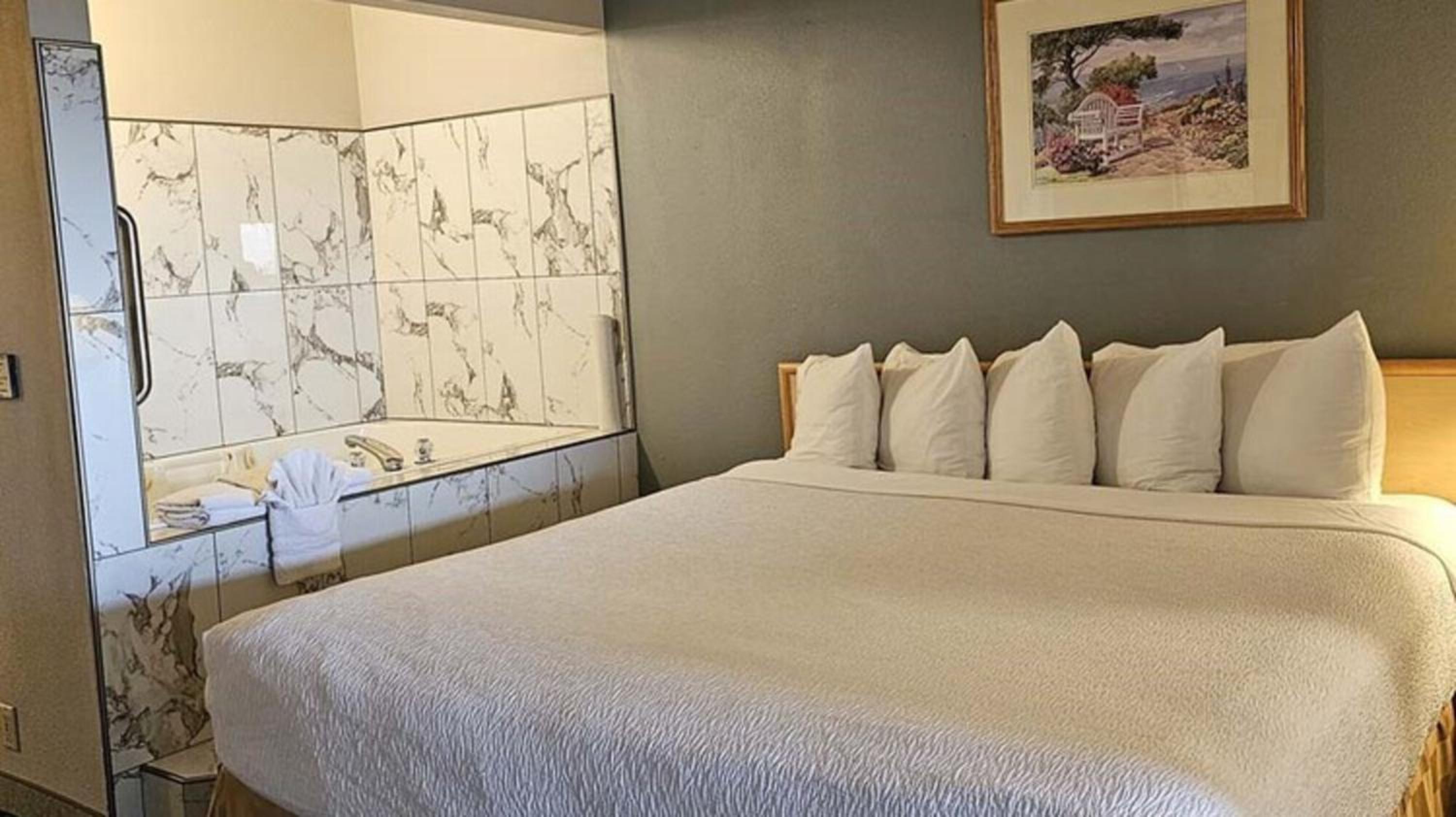 King Room with Ocean View & Spa Bath