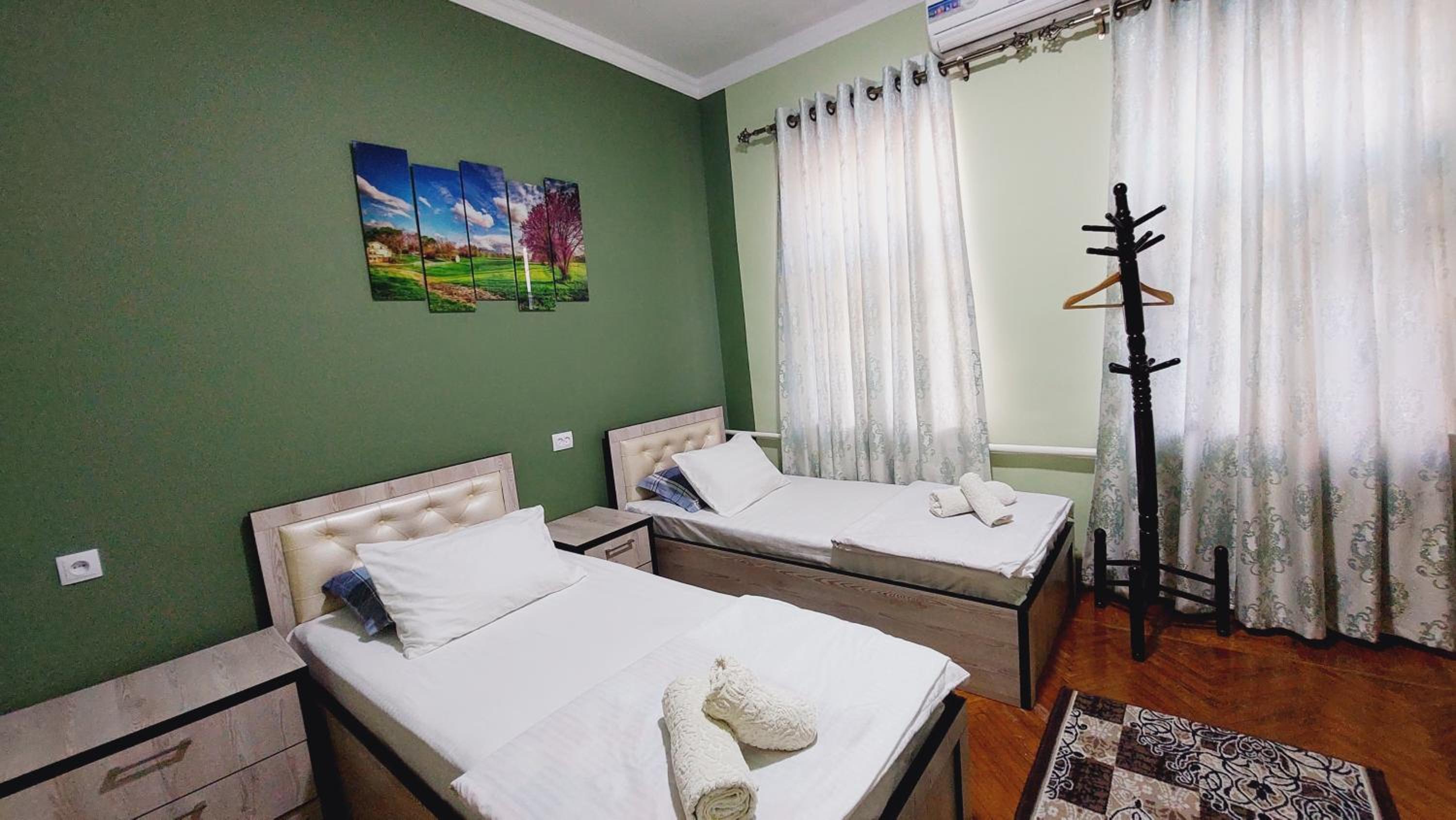 Twin Room with Private Bathroom photo 2
