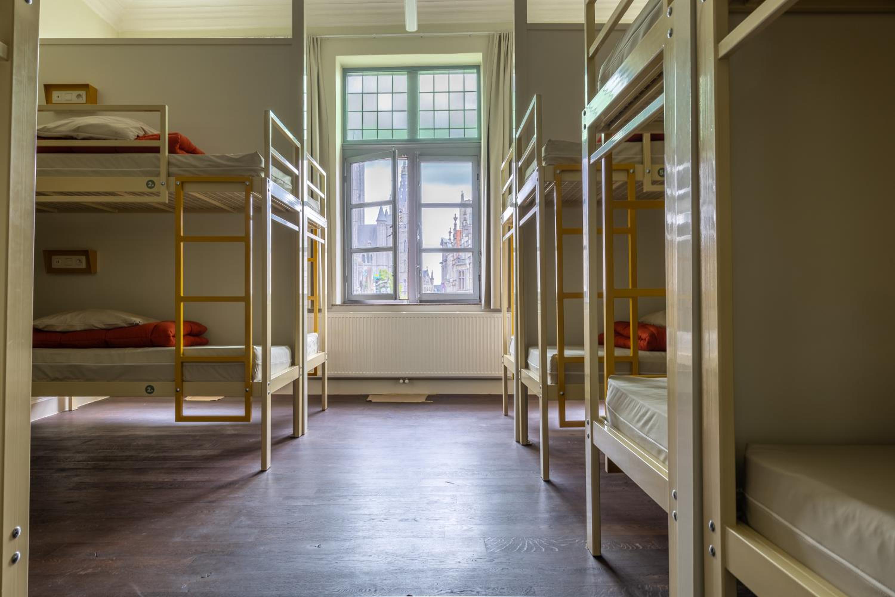 Bed in 16-Bed Mixed Dormitory Room  photo 1