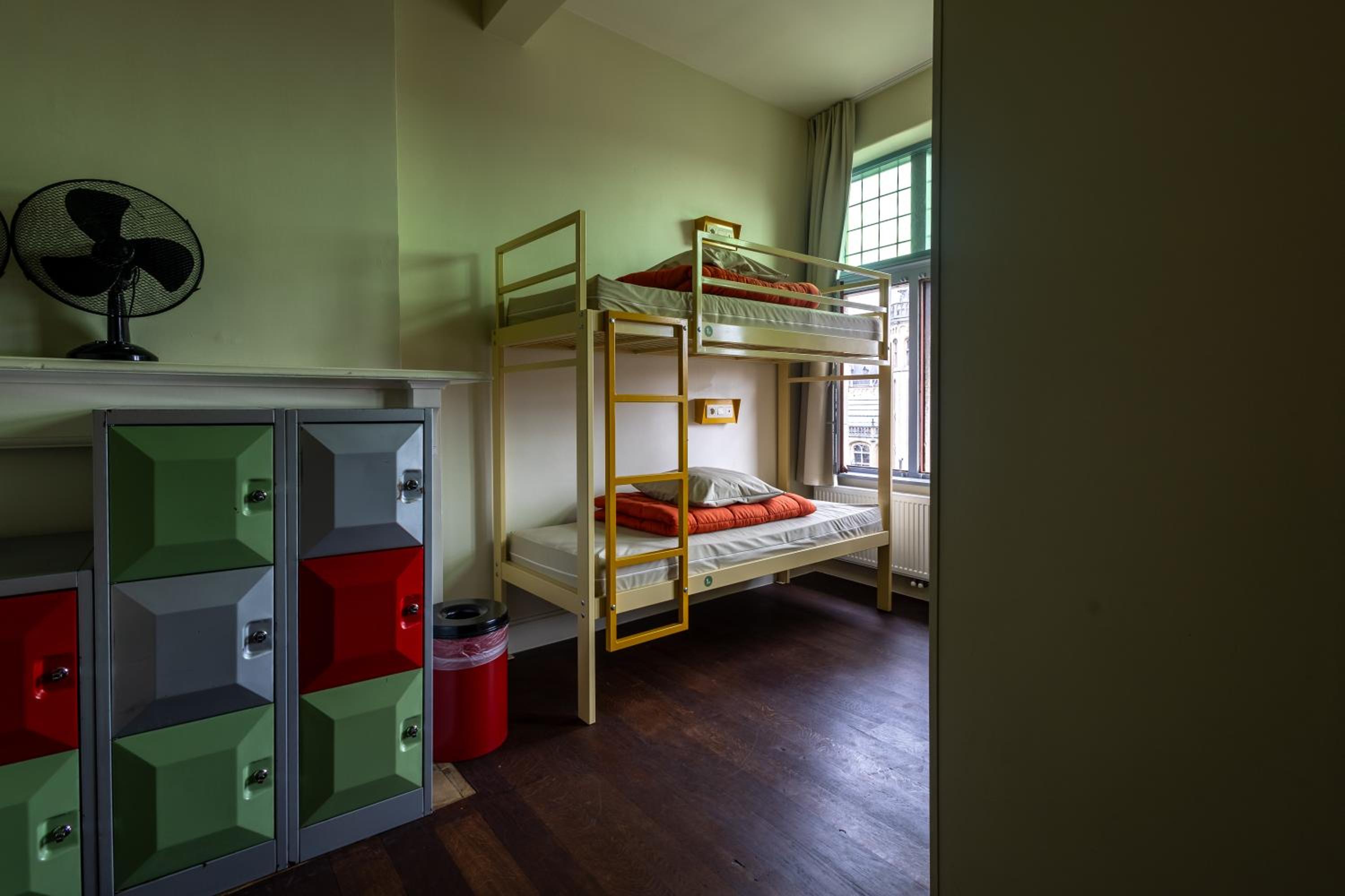 Bed in 8-Bed Mixed Dormitory Room photo 3