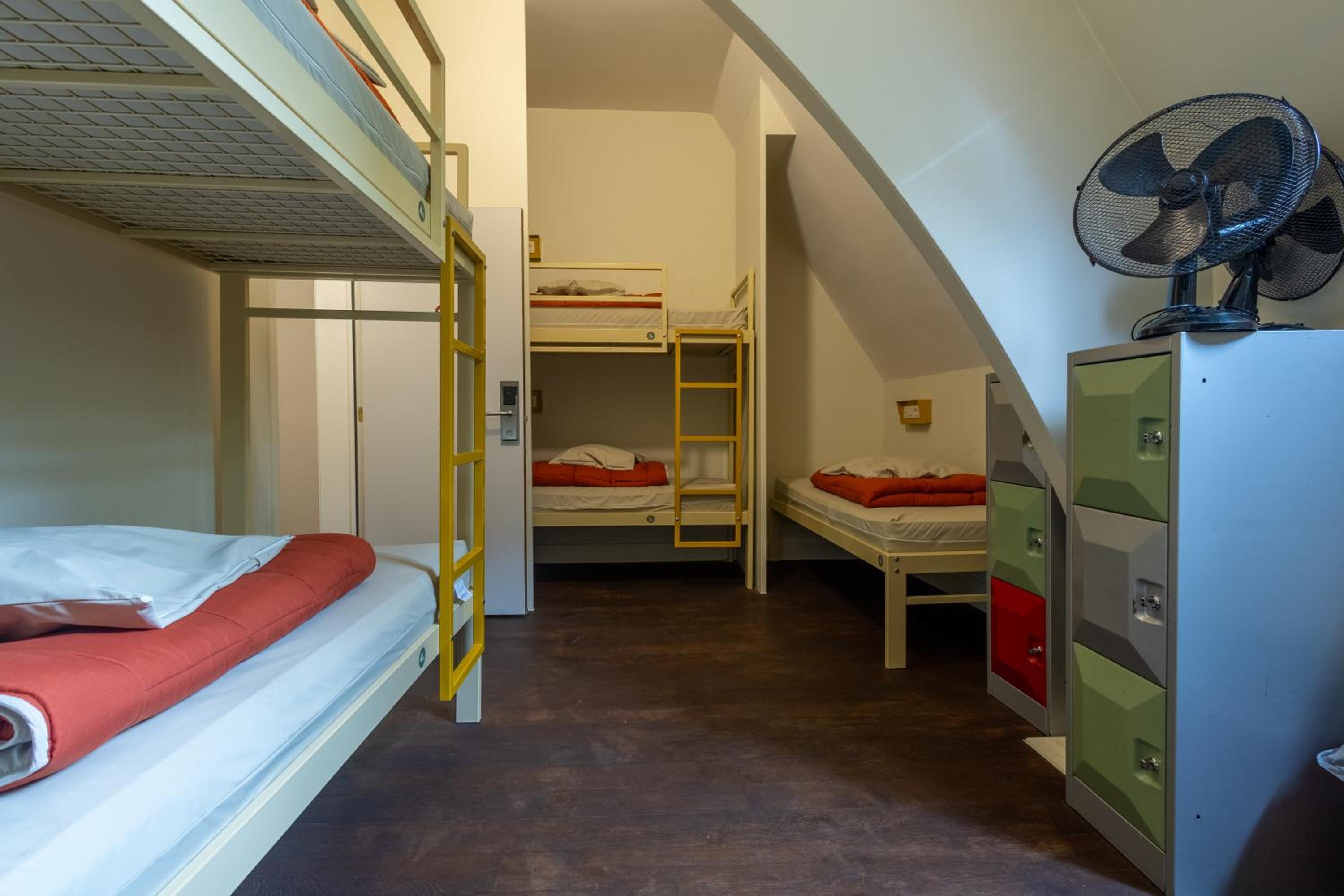 Bed in 8-Bed Mixed Dormitory Room photo 2