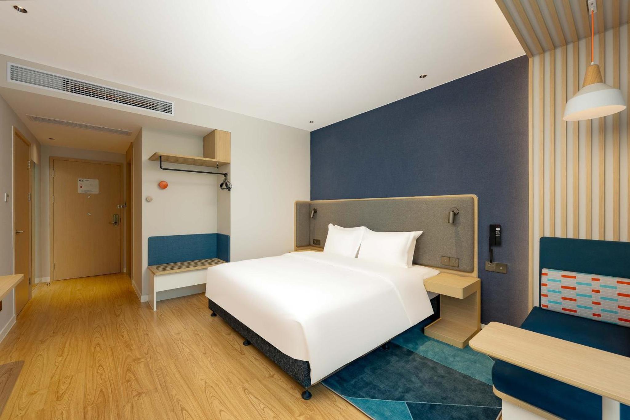 Standard King Room photo 1