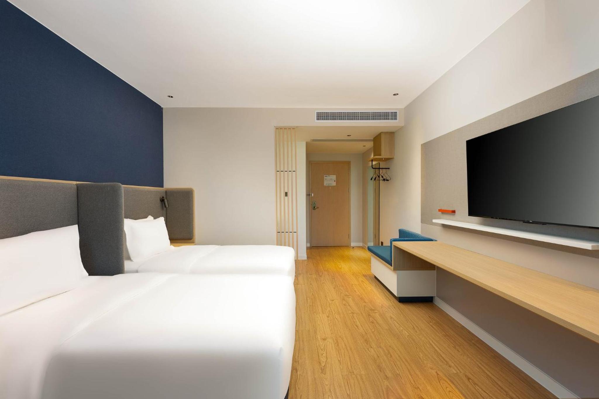 Standard Double Room with Two Double Beds photo 3