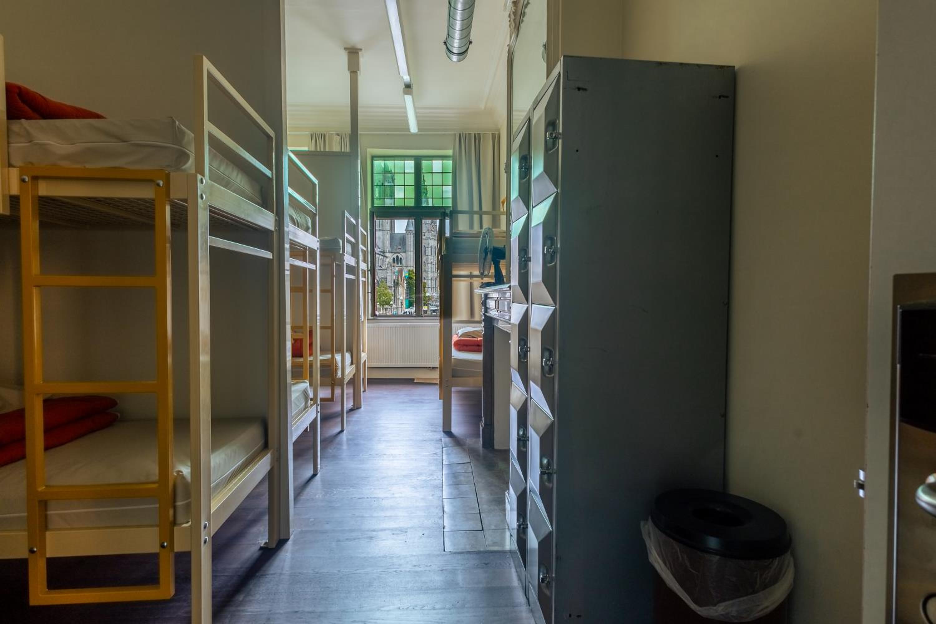 Bed in 12-Bed Mixed Dormitory Room photo 3