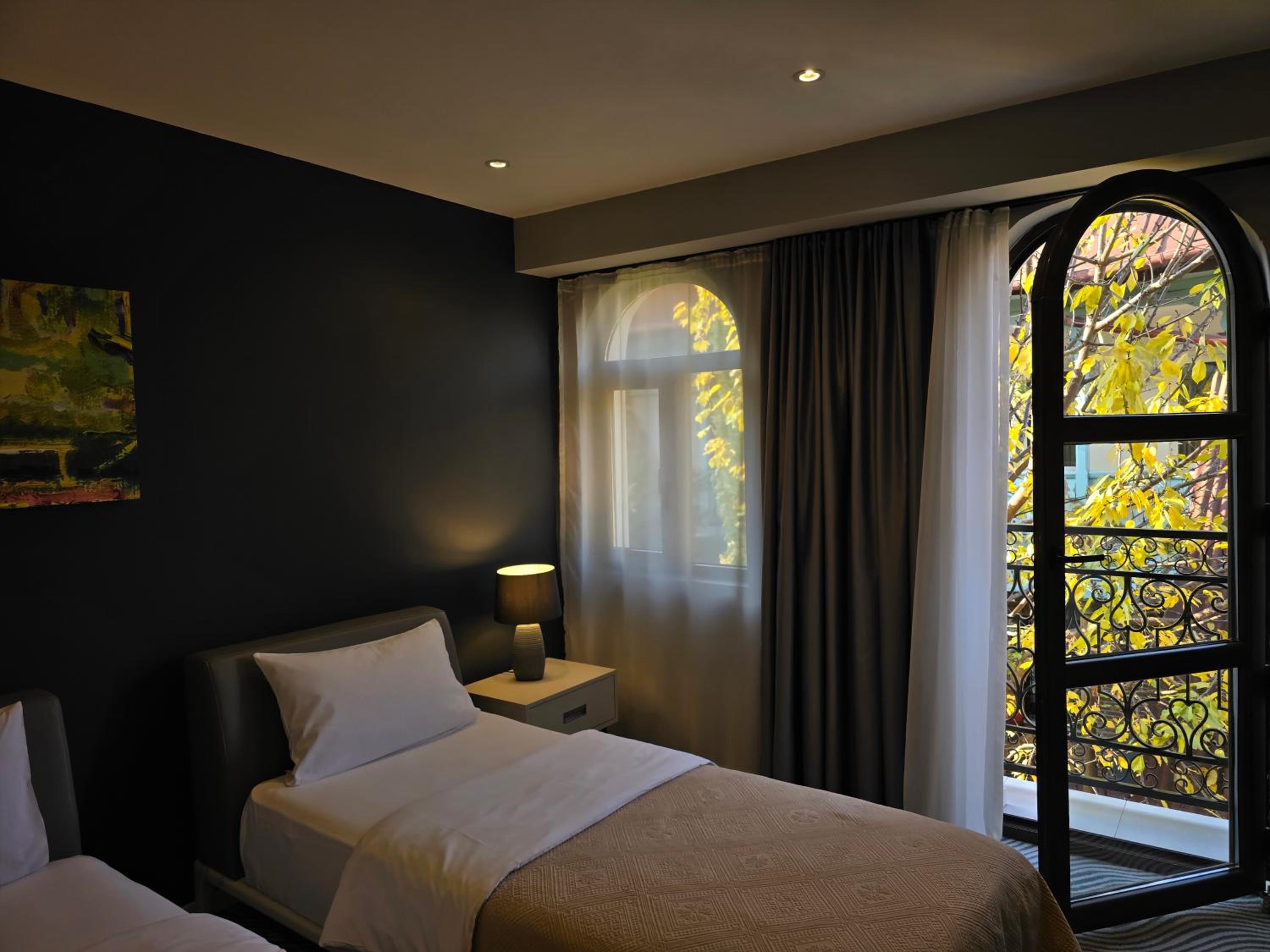 Standard Twin Room - Photo 2