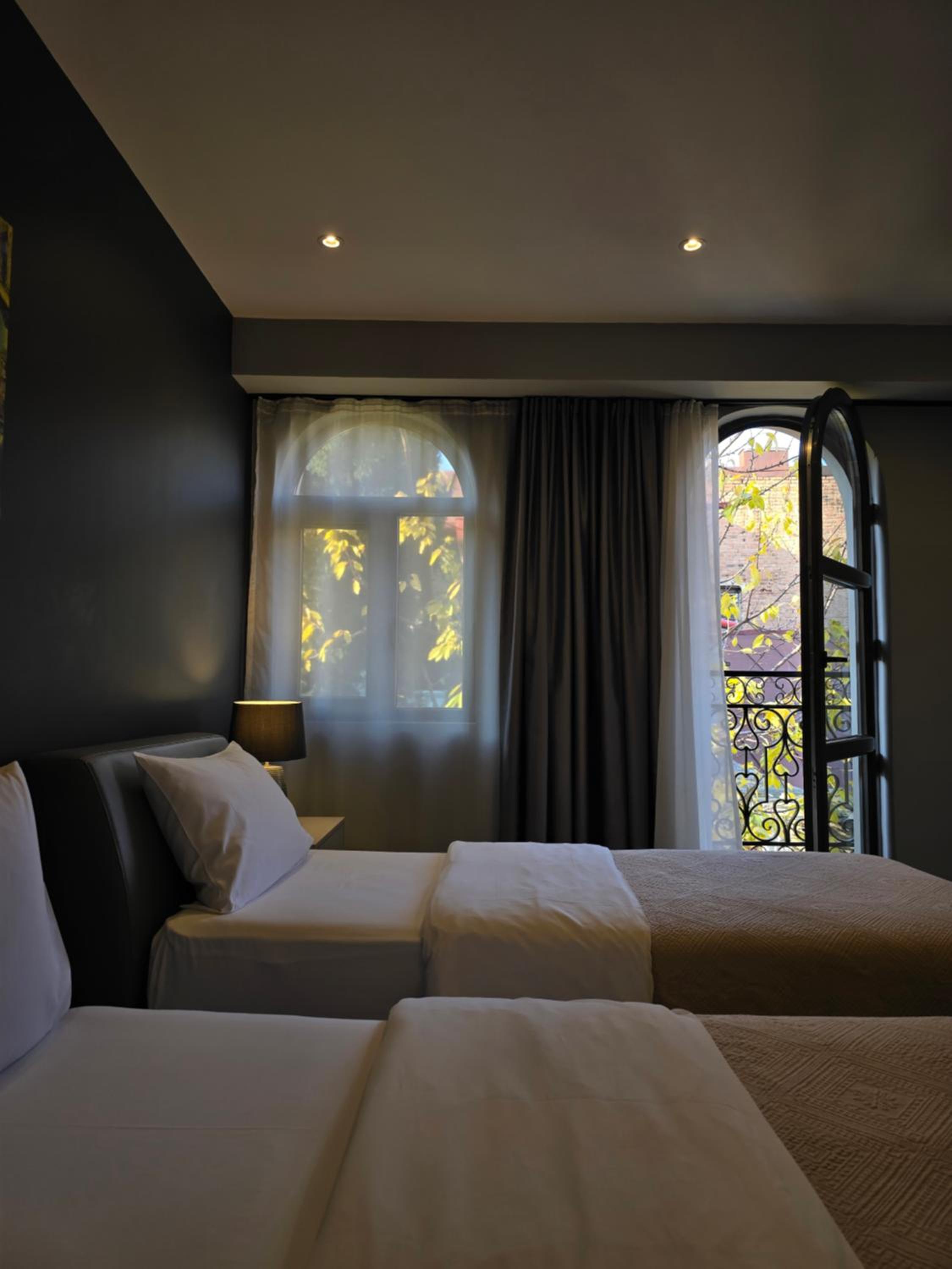Standard Twin Room - Photo 16