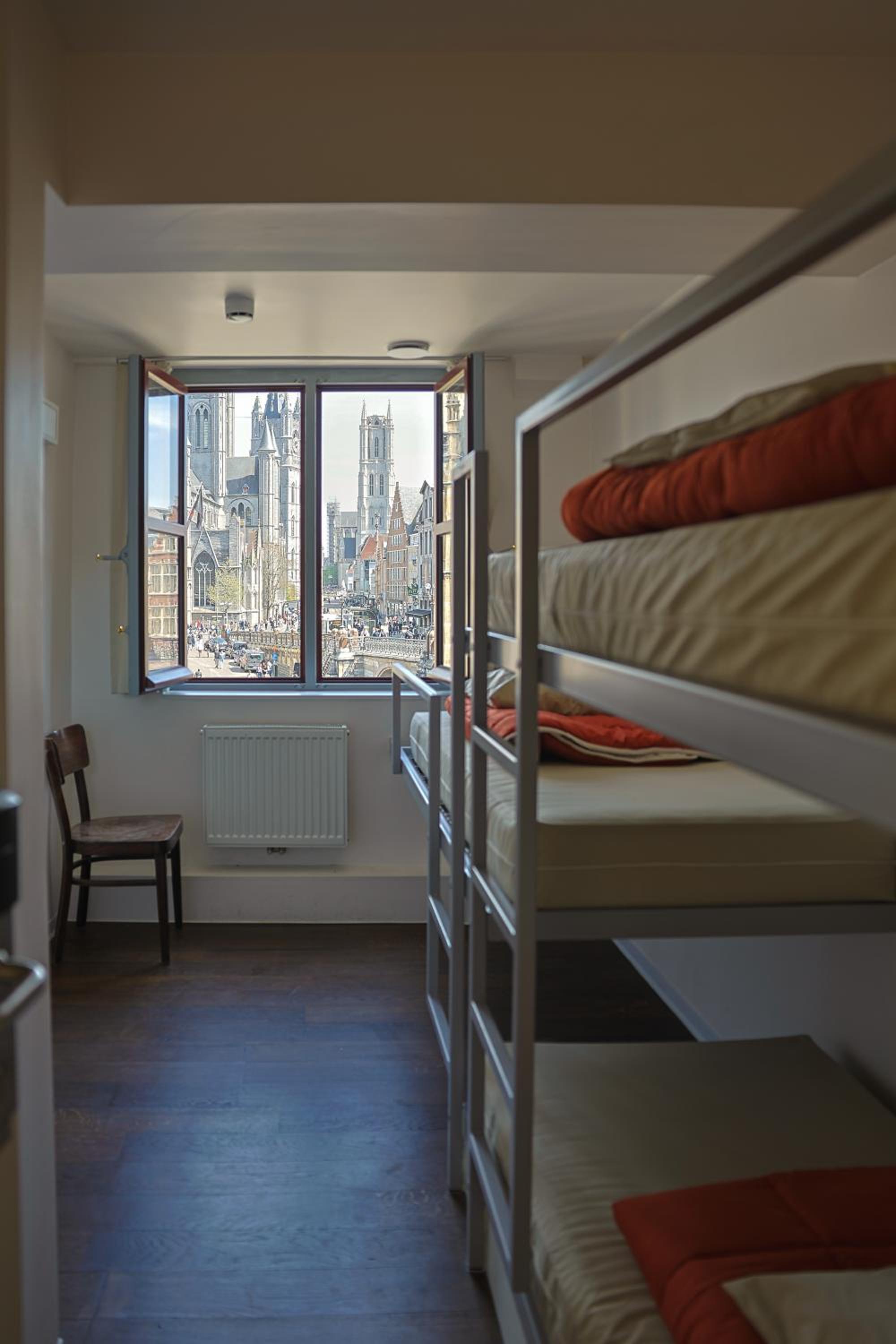 Small 3 bed Private Room With Special View photo 1