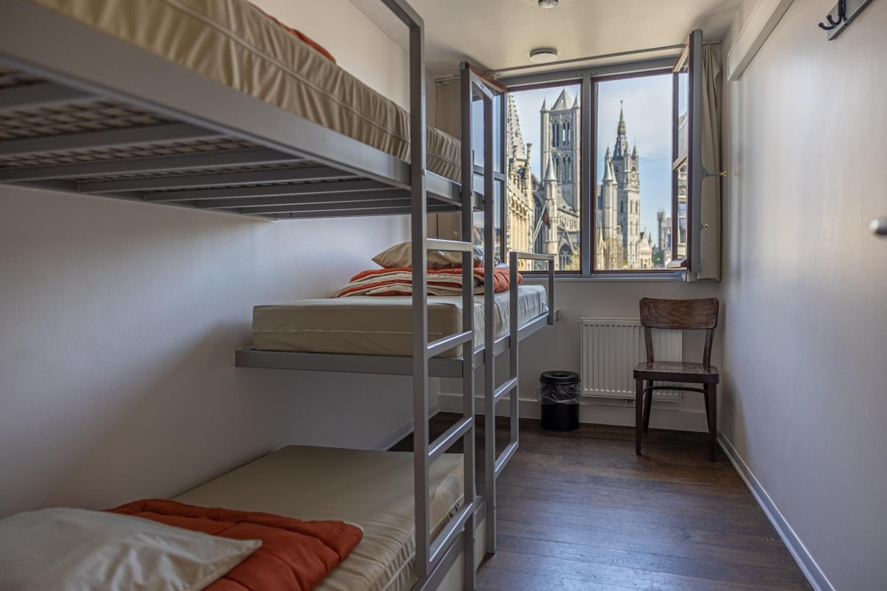 Small 3 bed Private Room With Special View photo 2