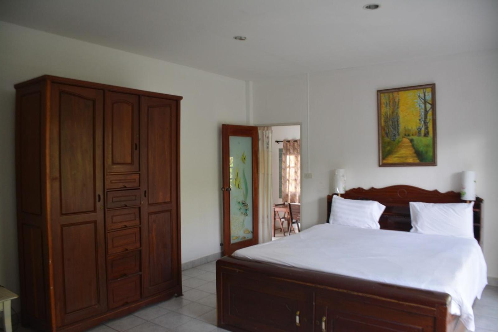 Two-Bedroom Suite - Photo 4