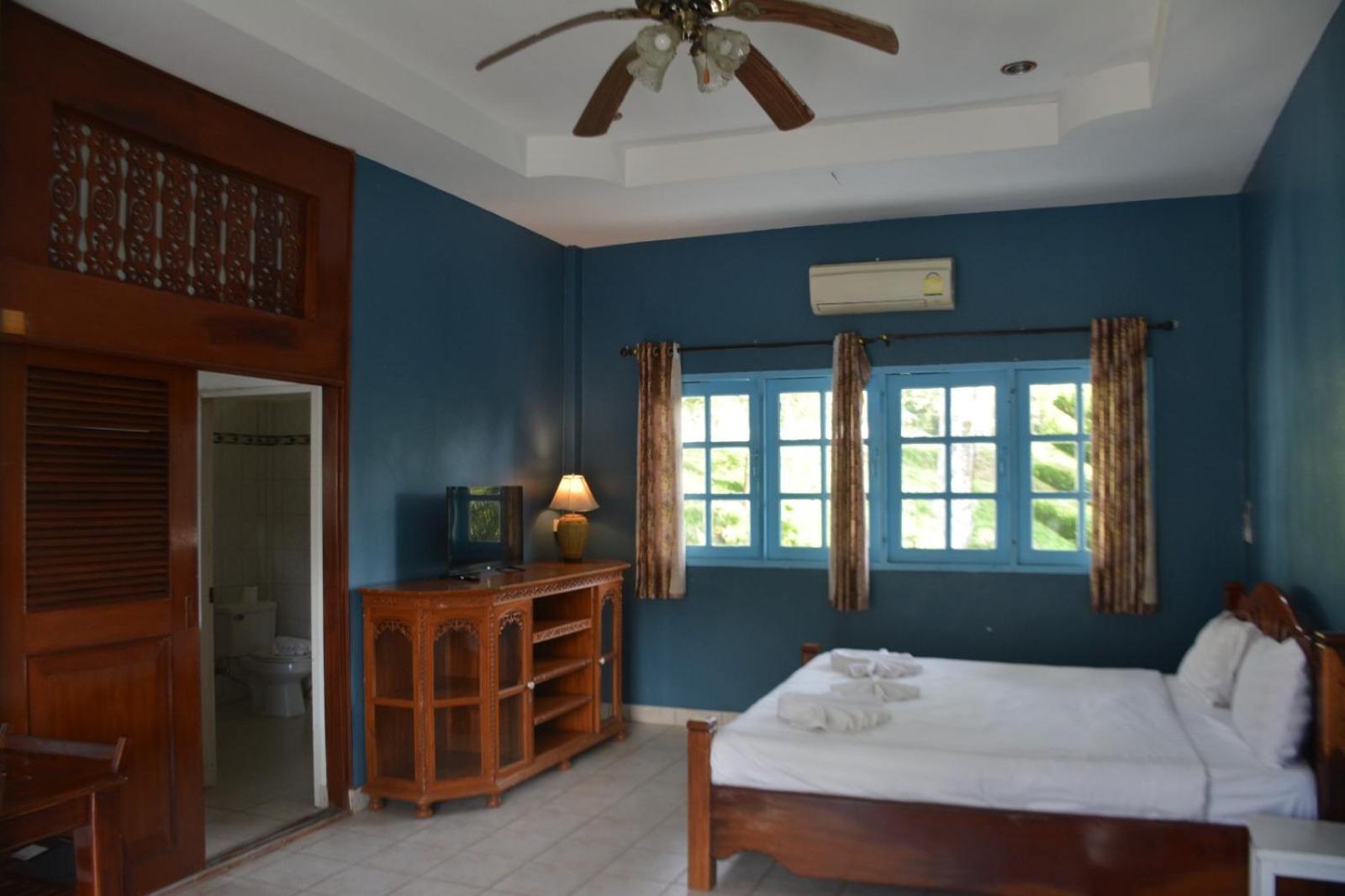 Two-Bedroom Suite - Photo 10