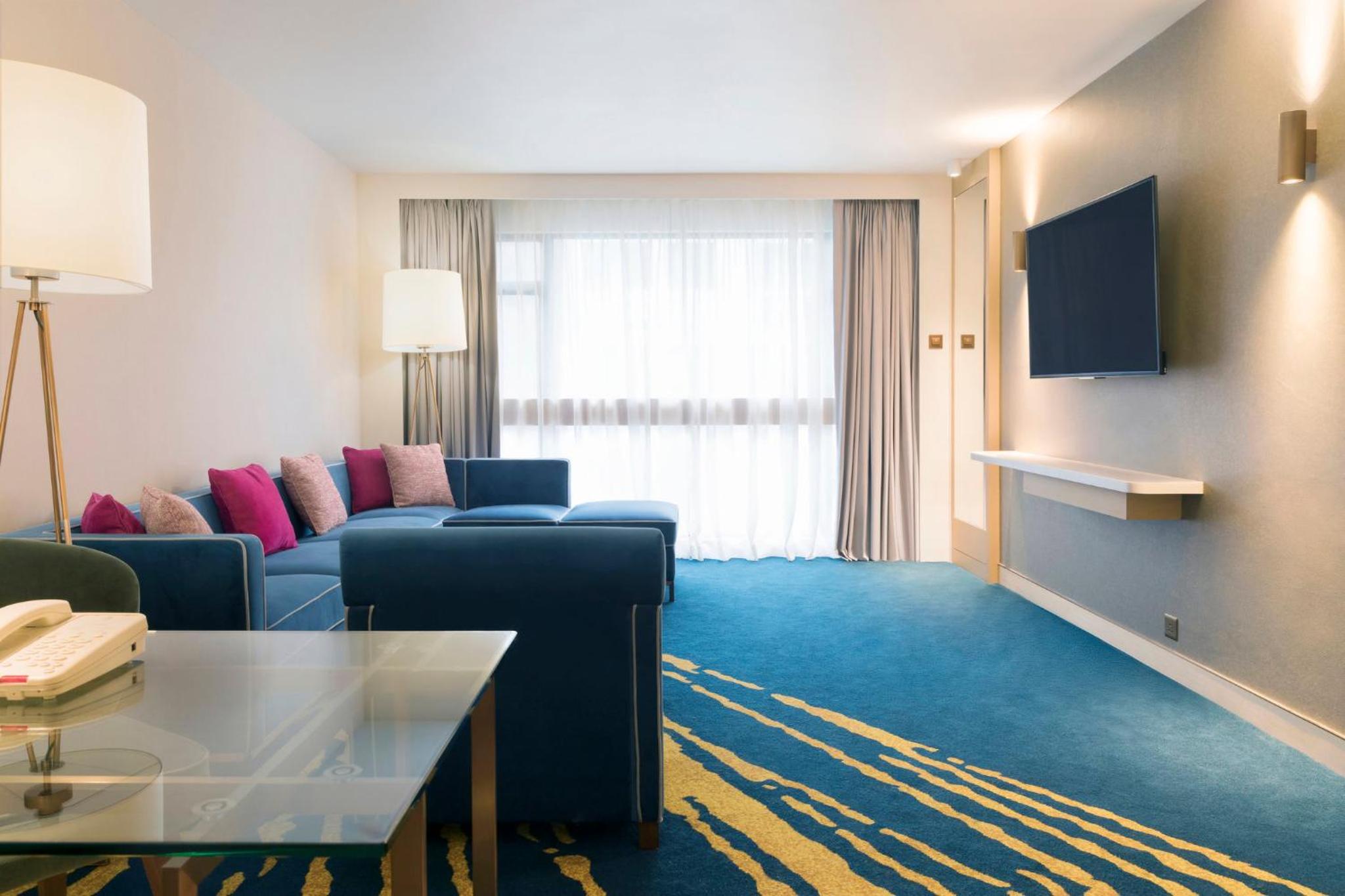 One-Bedroom Suite - Middle Floor