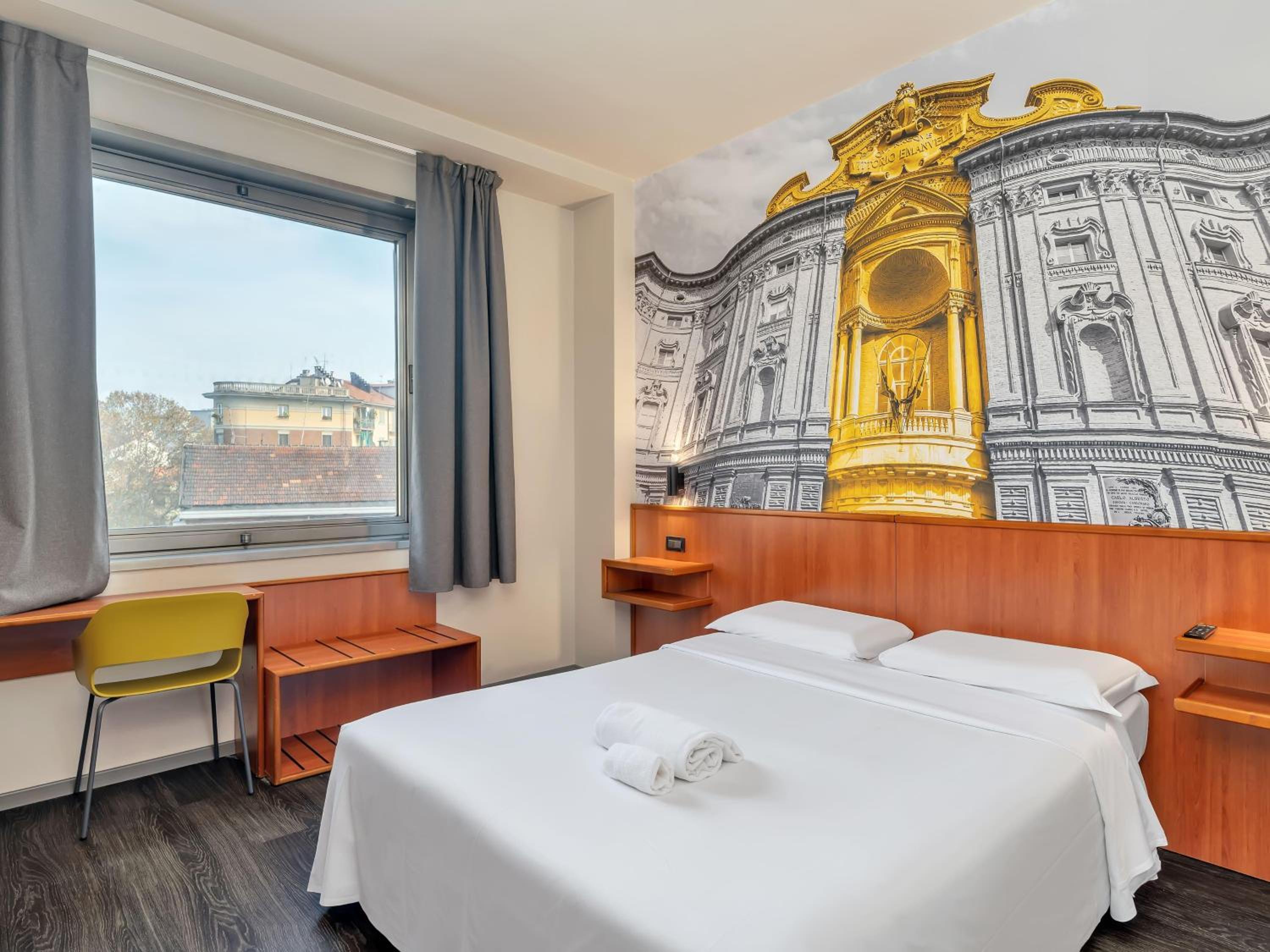Relax in style with a stunning city view!