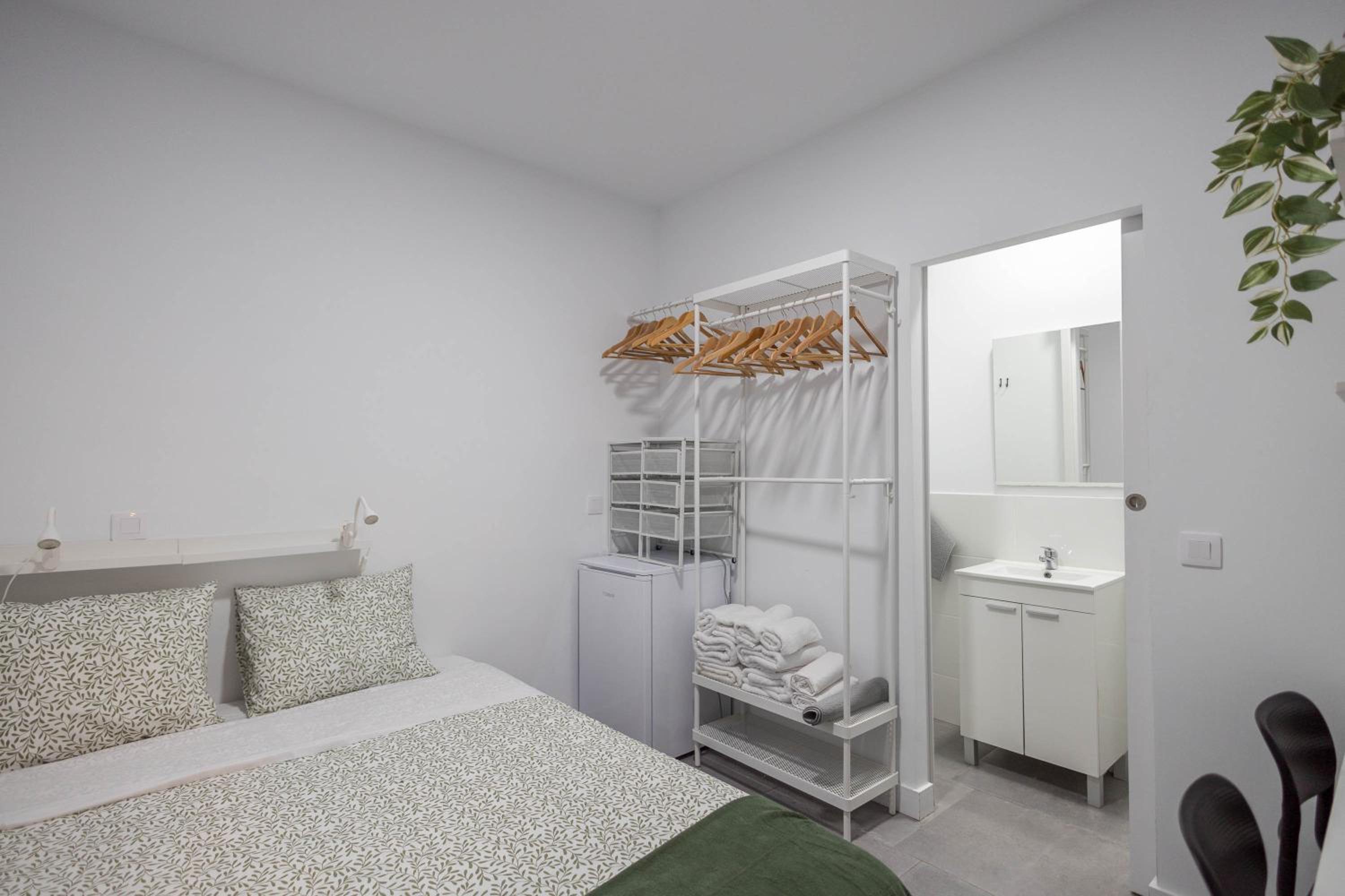 Deluxe Double Room with Shower photo 2