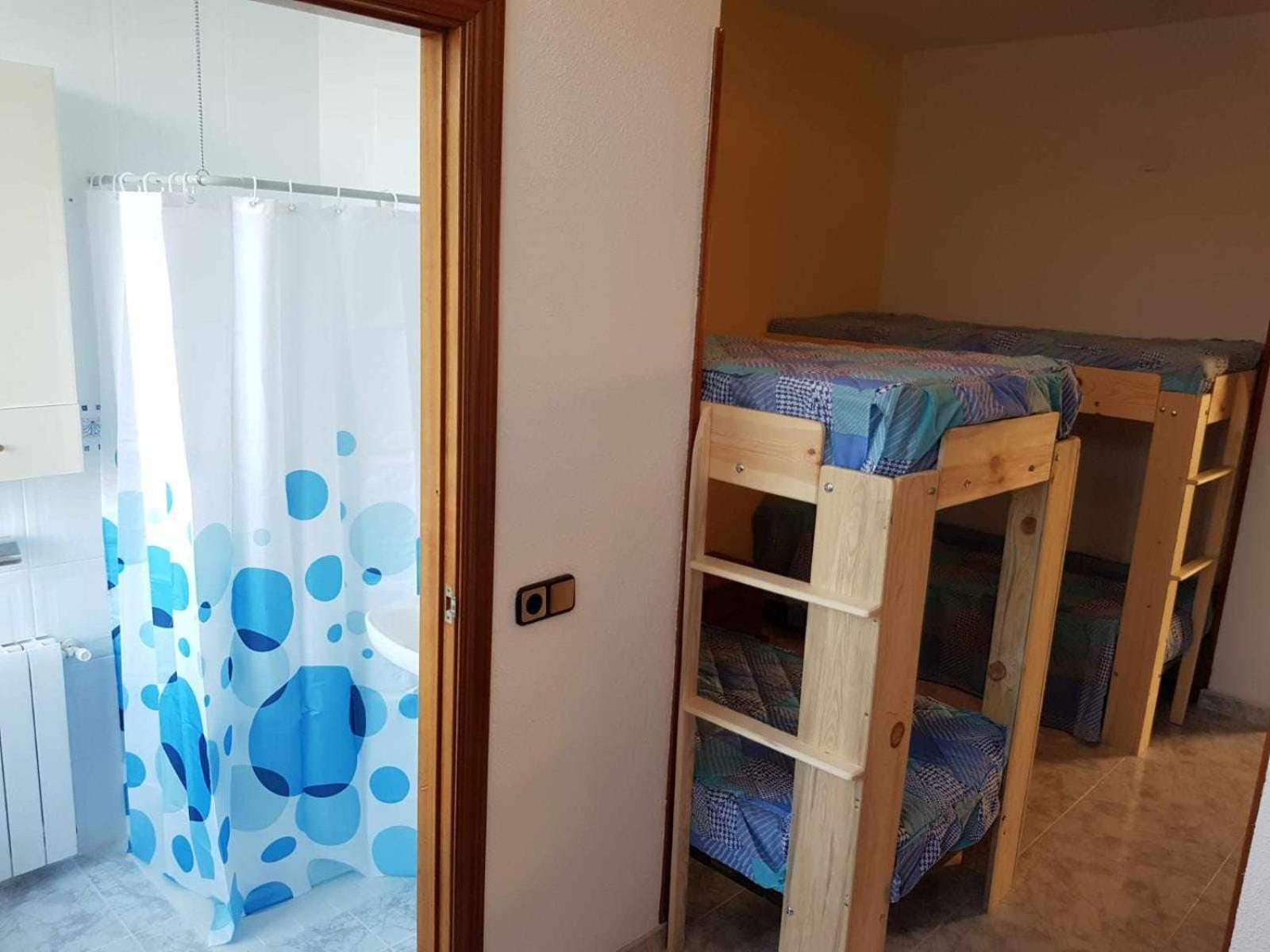 Quadruple Room with Bathroom - Photo 16
