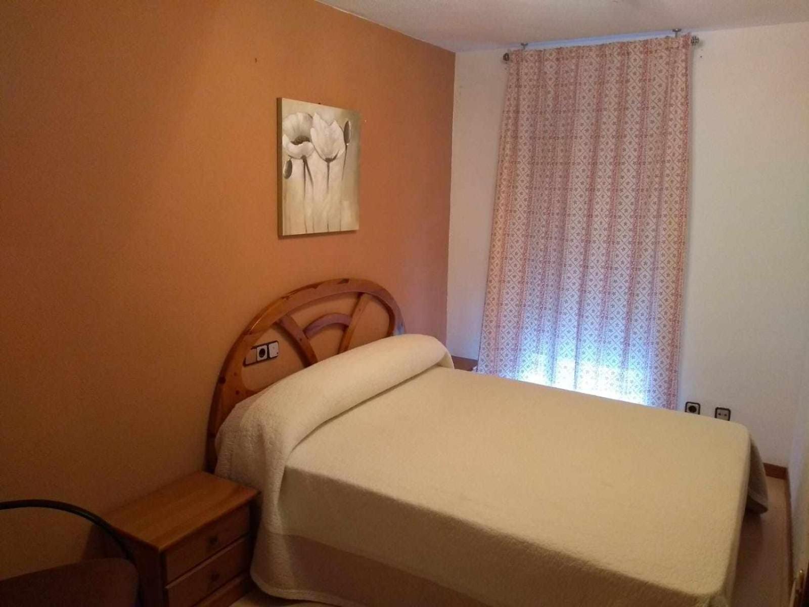 Double Room with Private Bathroom - Photo 17