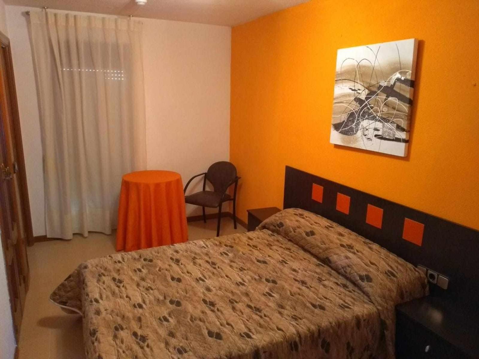 Double Room with Private Bathroom - Photo 18