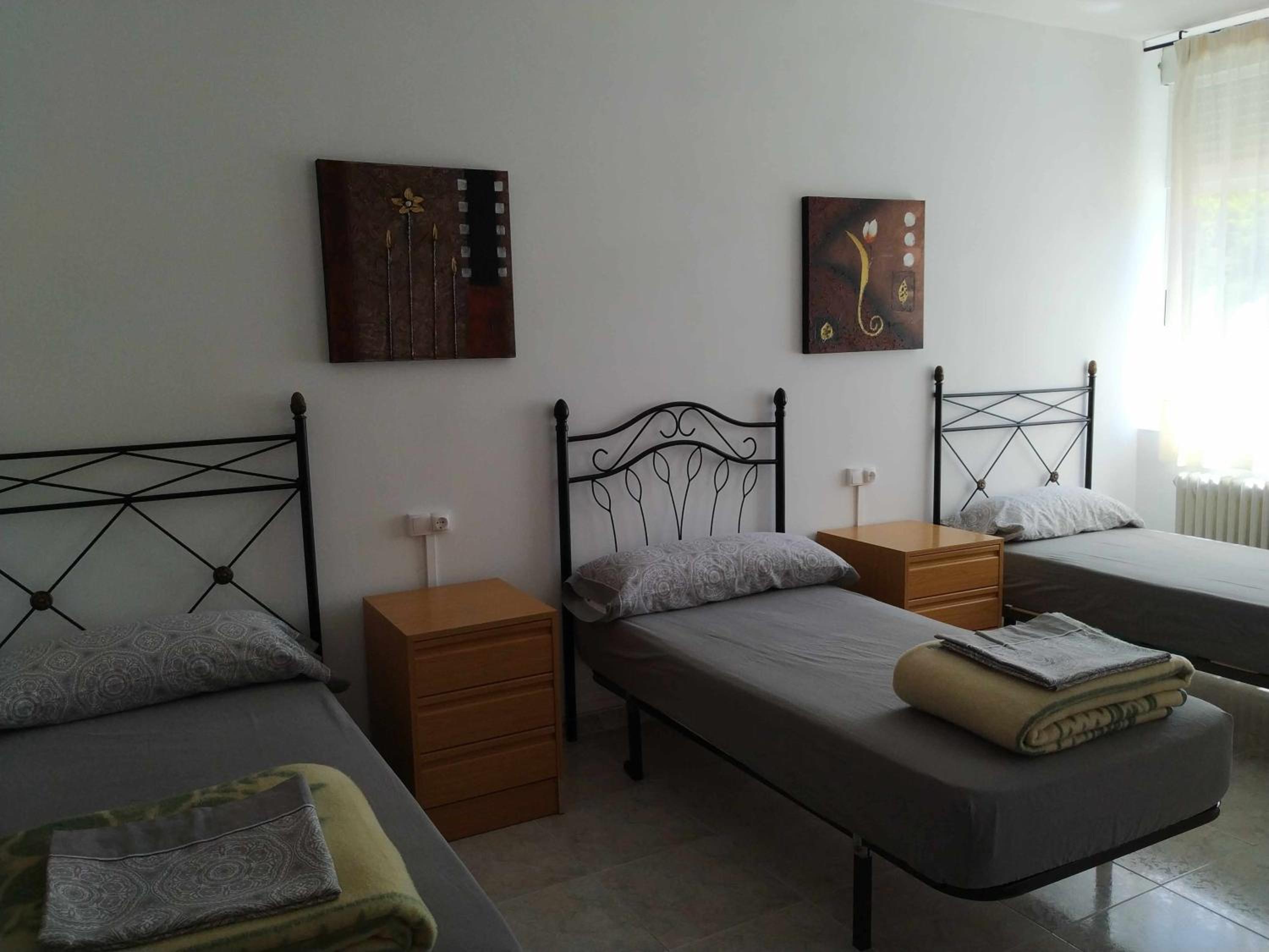 Family Room - Disability Access - Photo 29