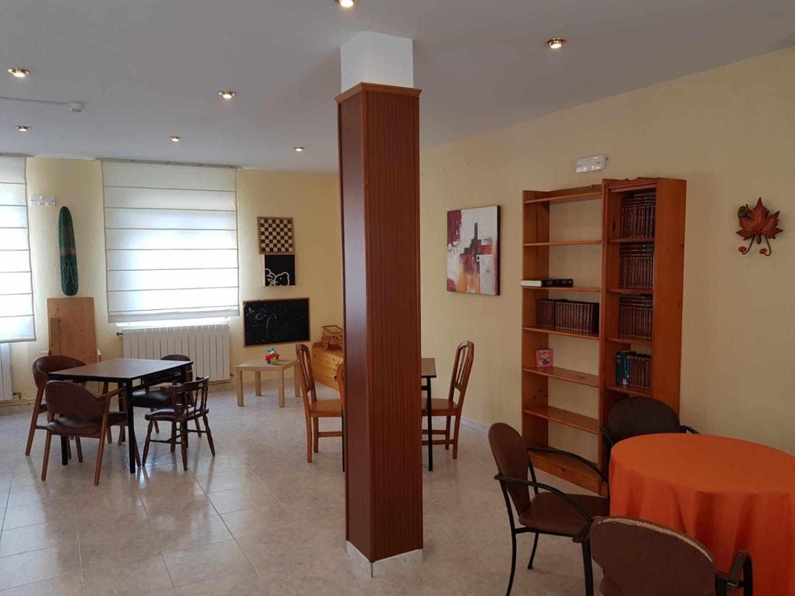 Family Room - Disability Access - Photo 19