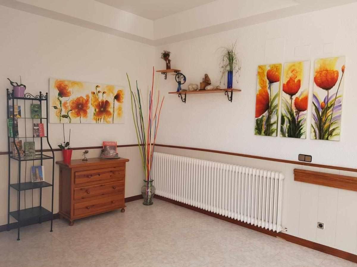 Twin Room - Photo 5
