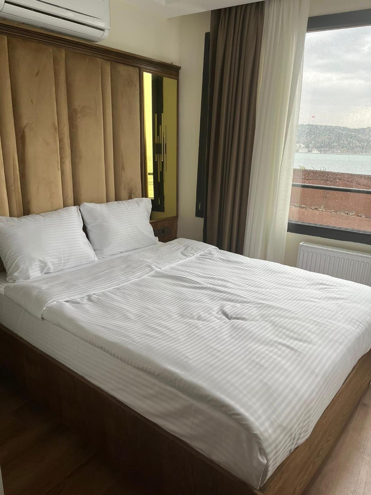 Deluxe Double Room with Side Sea View photo 1