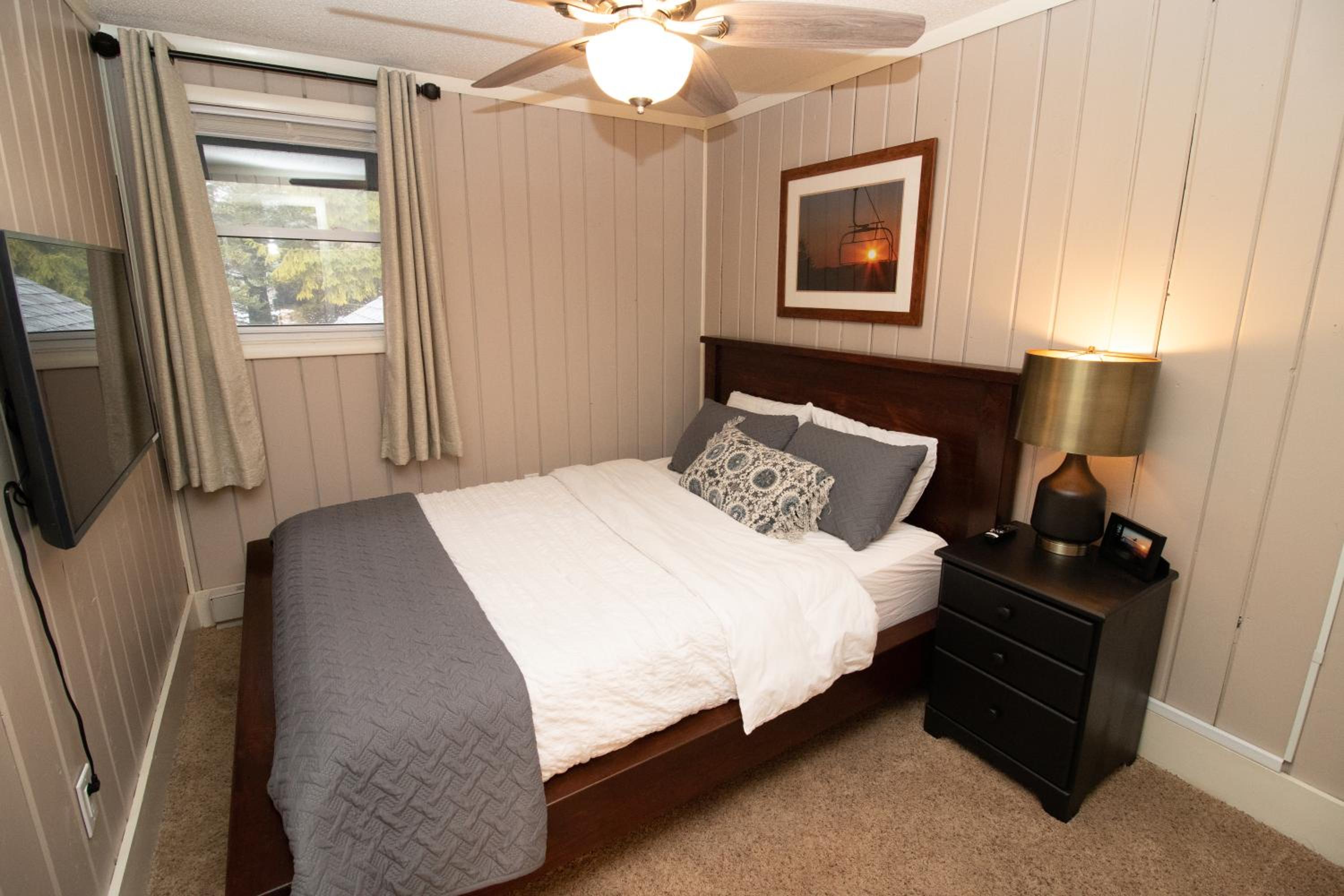 Three-Bedroom House photo 3