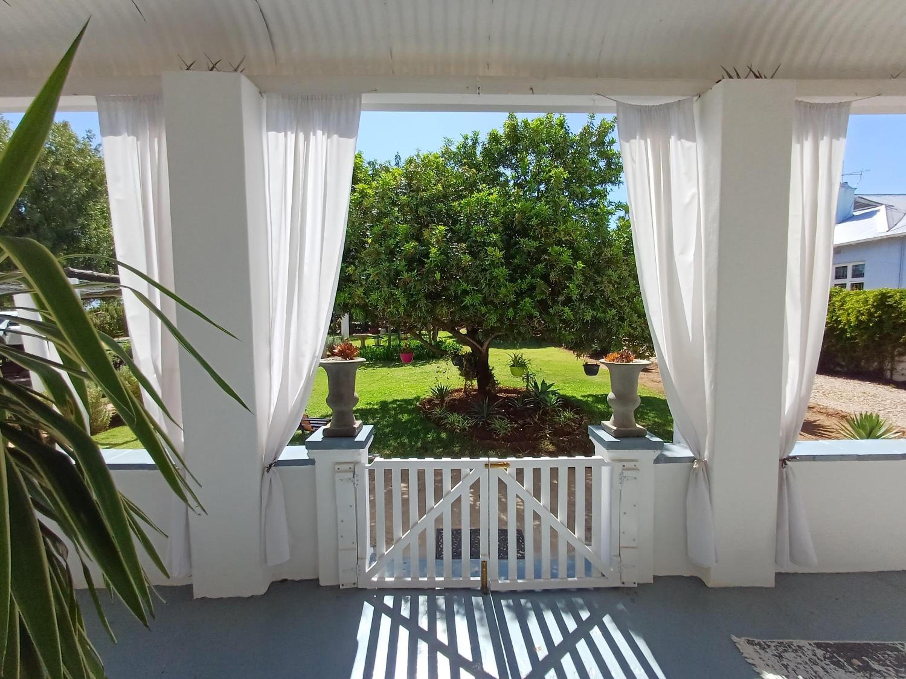 Cottage with Garden View - Photo 30