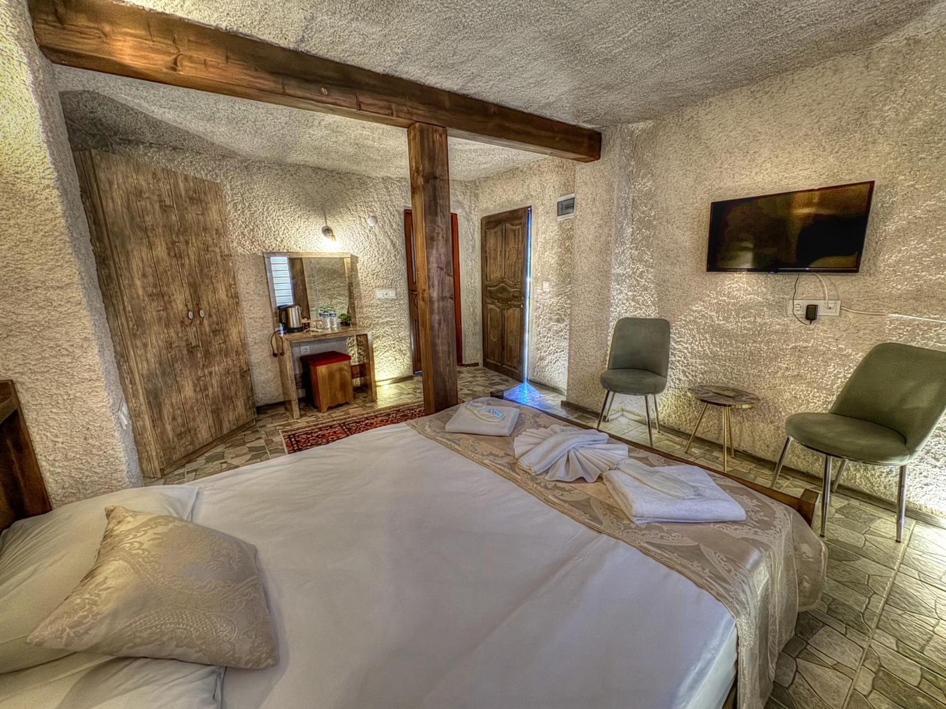 Double Room - Photo 1